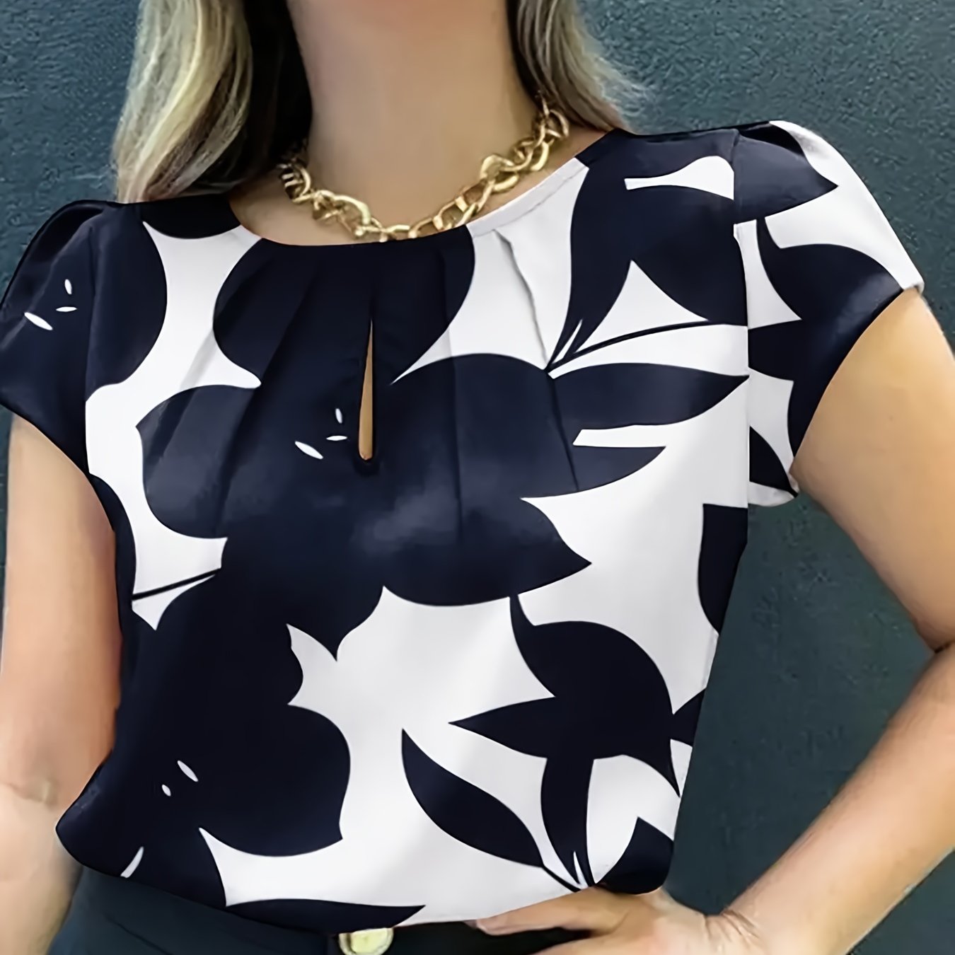 Camisa de manga corta con estampado floral casual para mujer, de poliéster, cuello redondo, ajuste suelto, top de verano