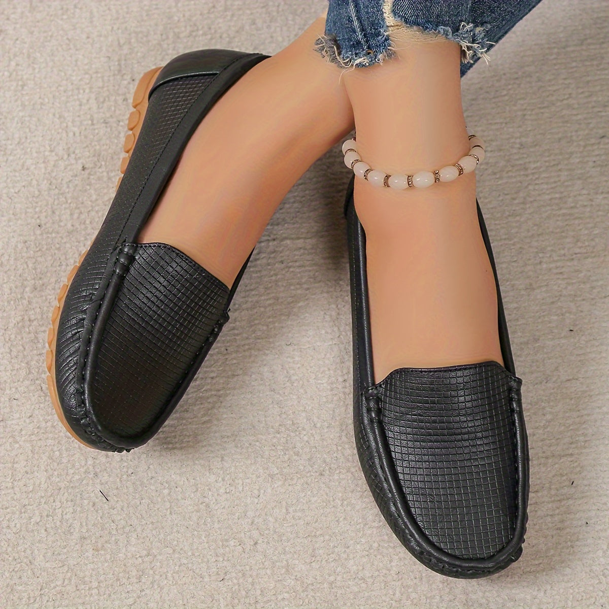 Women's Slip-On Loafers with Flannel Lining Solid Color Flat Shoes for All Seasons