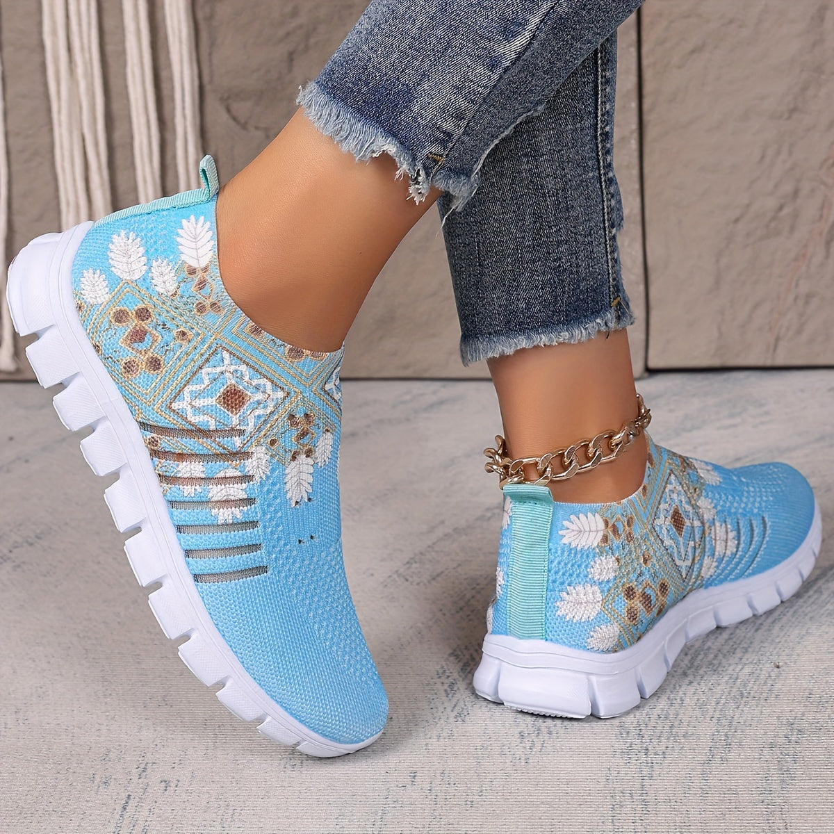 Women's Slip-On Sneakers Breathable Lightweight Low Top Walking Shoes