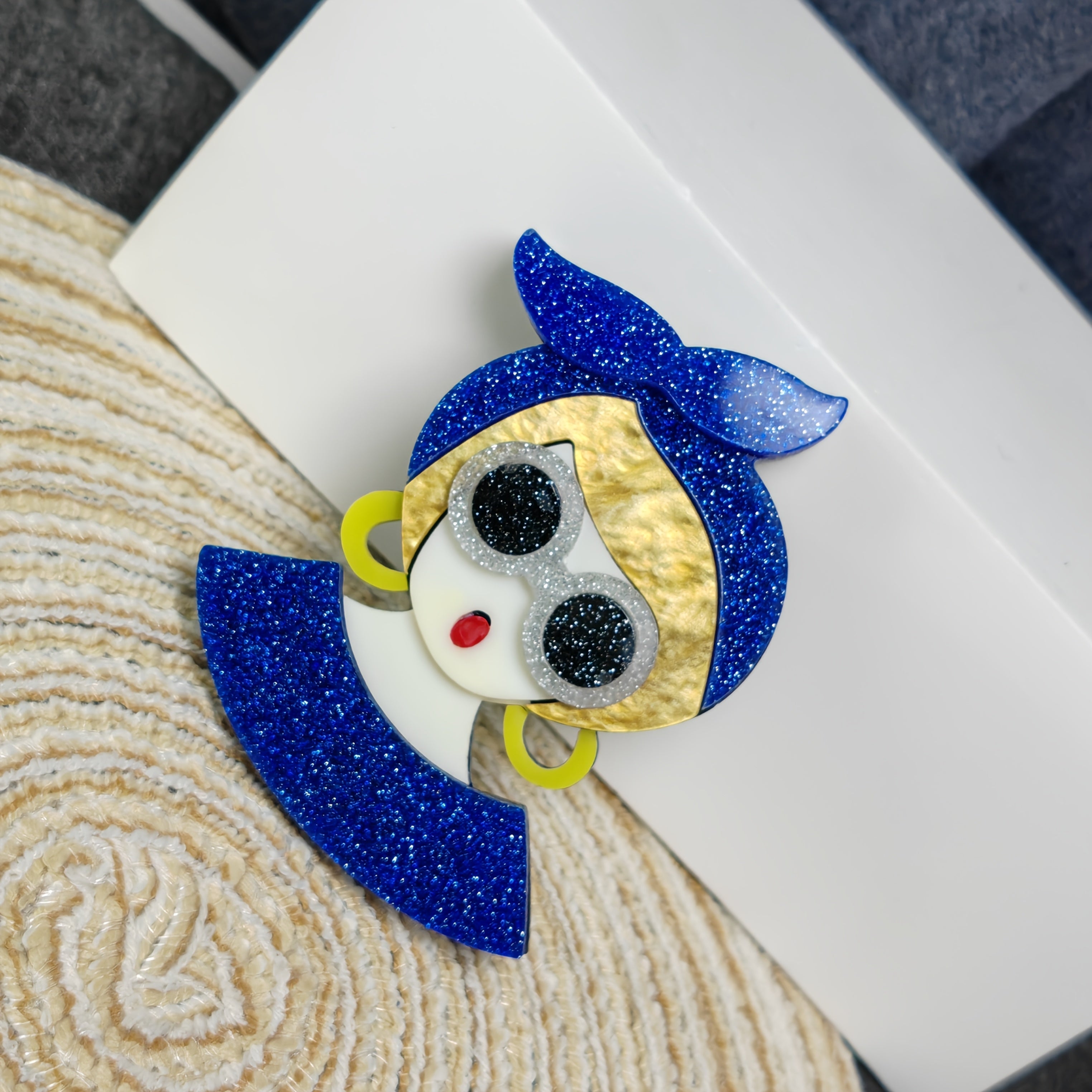 Unisex Retro White-Collar College Accessory in Royal Blue Acrylic