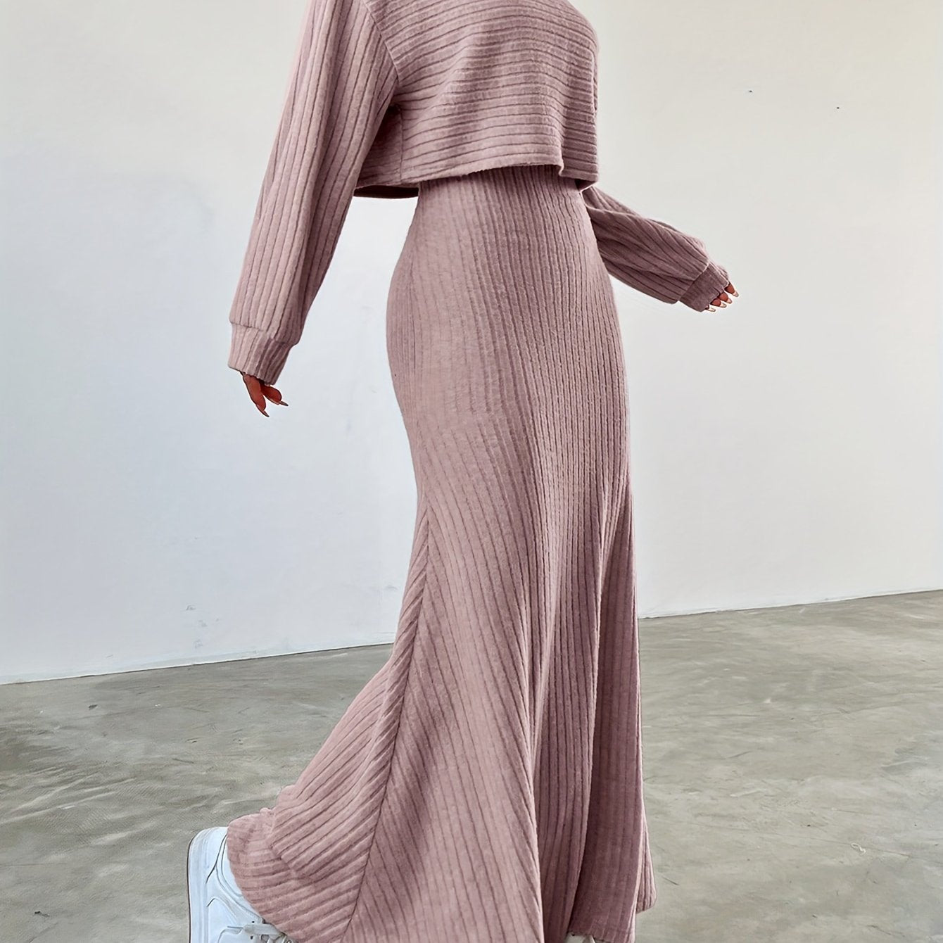 Conjunto de vestido acanalado con top de cuello redondo y vestido maxi sin mangas para mujer