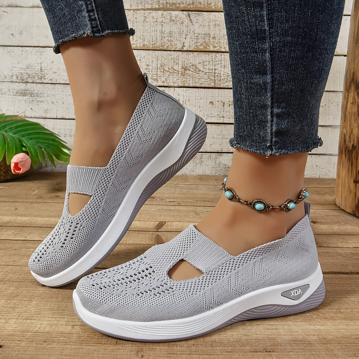 Women's Casual Slip-On Sneakers Lightweight Breathable Fabric Upper Rubber Sole for Spring Summer