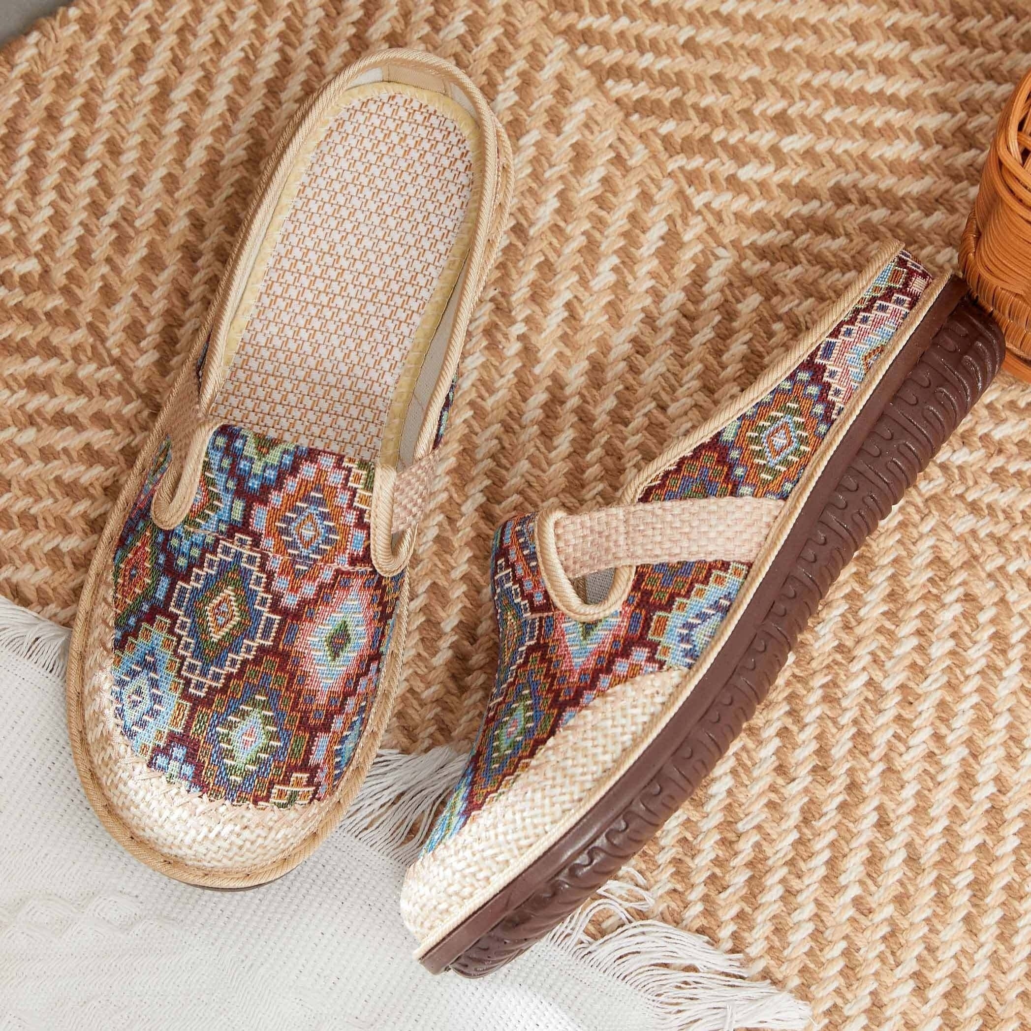 Women's Geometric Print Mules with Colorful Embroidery and Non-Slip Sole