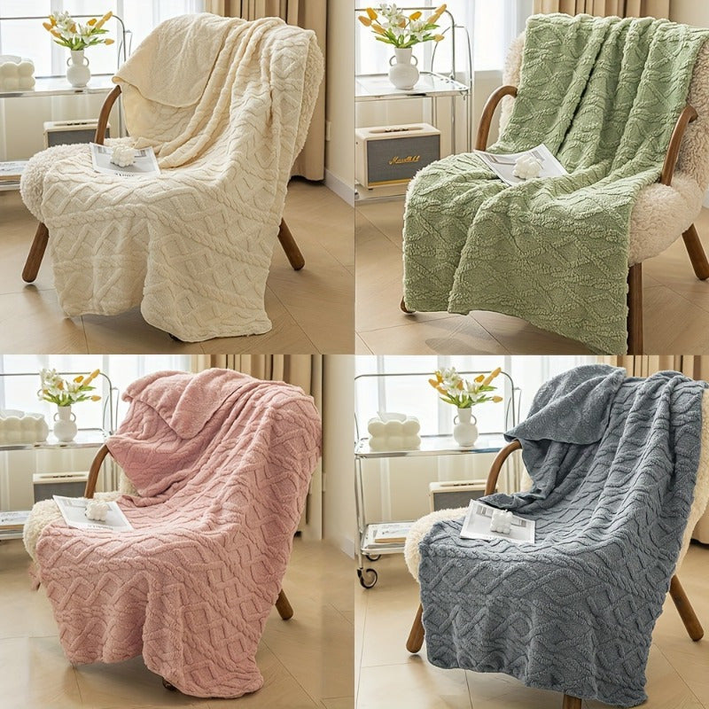 Coral Fleece Blanket with Diamond Pattern Ultra-Soft Warm Lightweight Polyester for Bed Sofa Travel