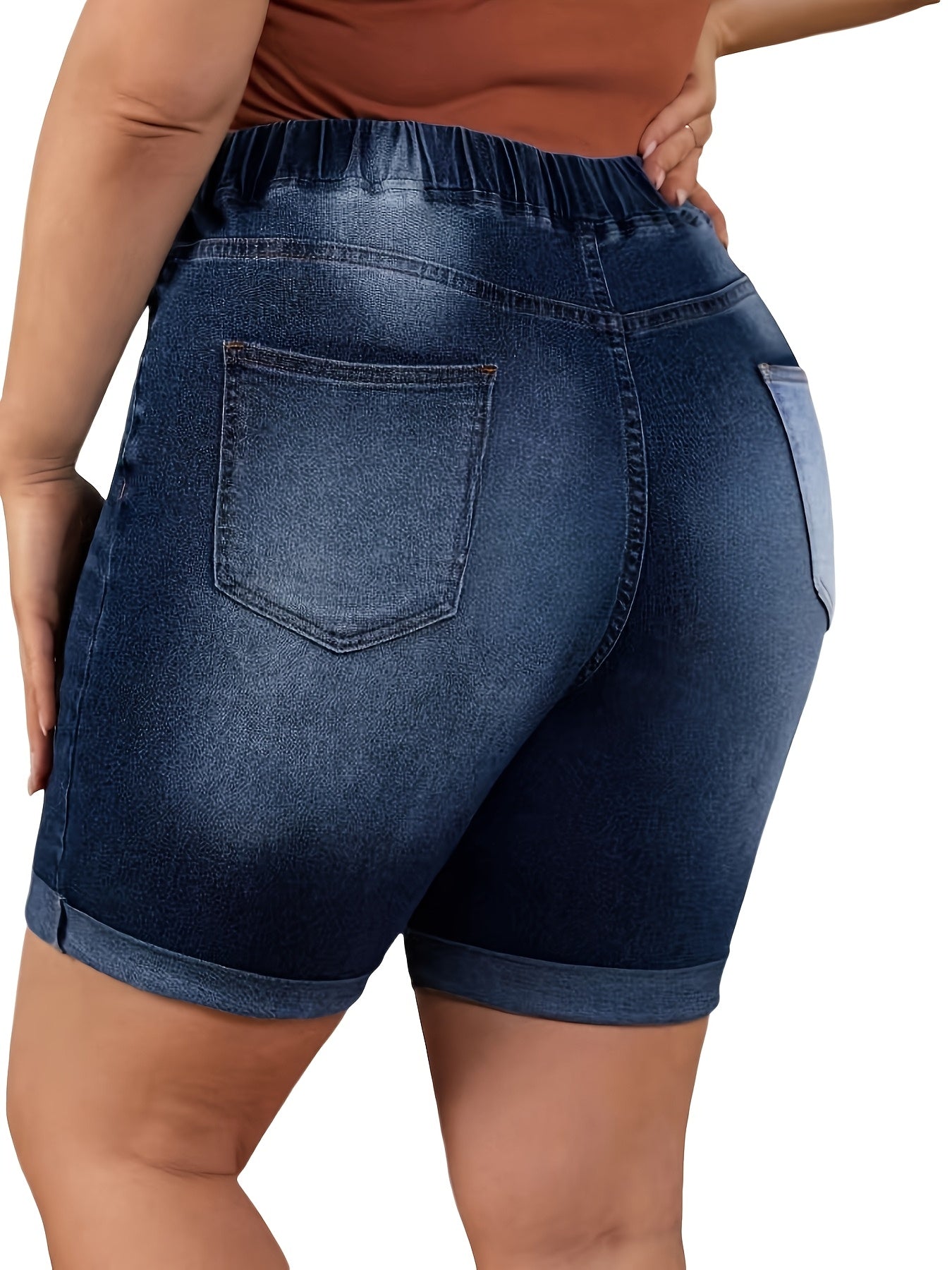 Ayollar uchun kengaytirilgan o'lchamli kengroq denim shortlar, qorong'i ko'k yuvish, o'rta balandlikdagi qovurg'a, burilgan bo'yinli qism