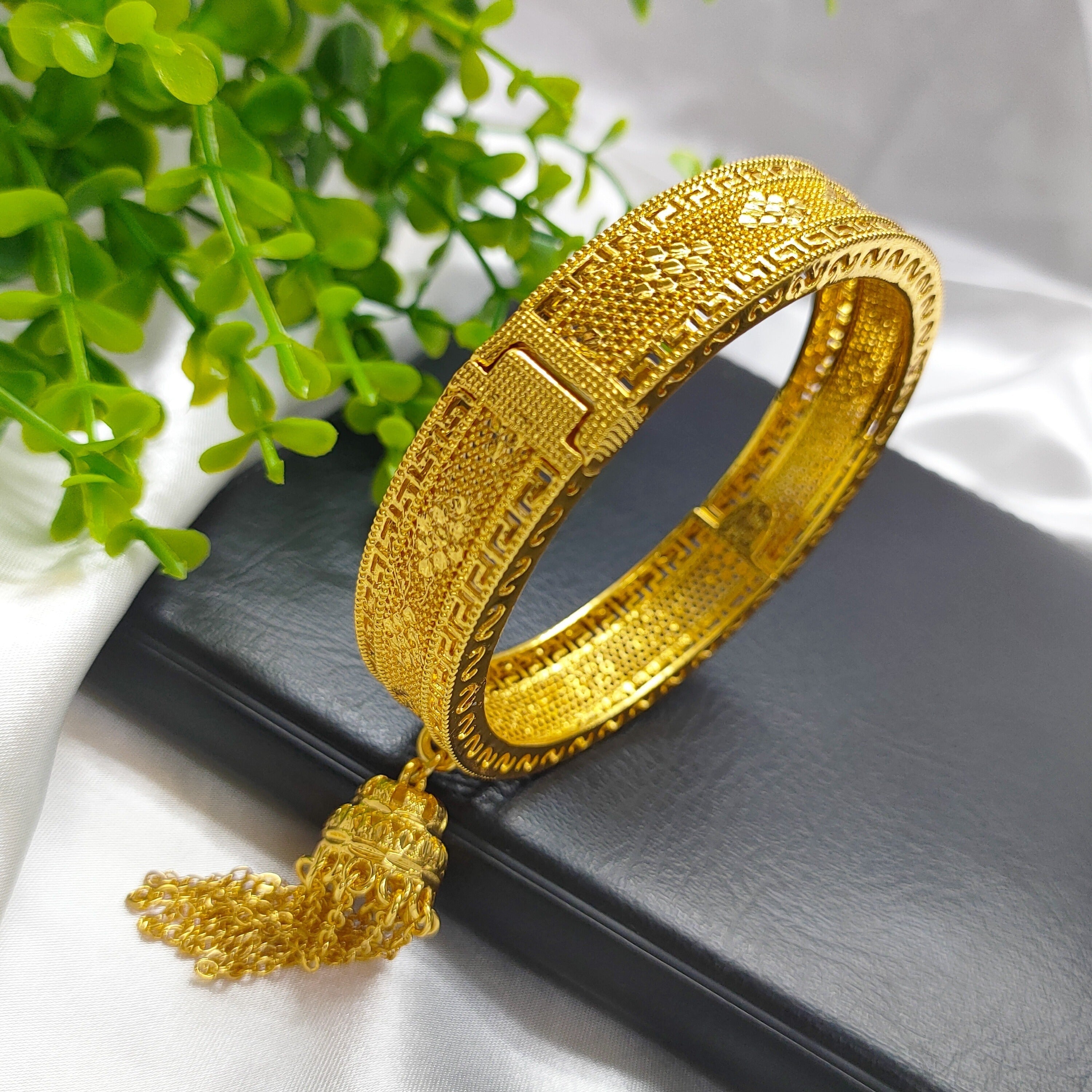 Pulsera floral chapada en oro con colgante de borla para mujer, joyería, boda, festival