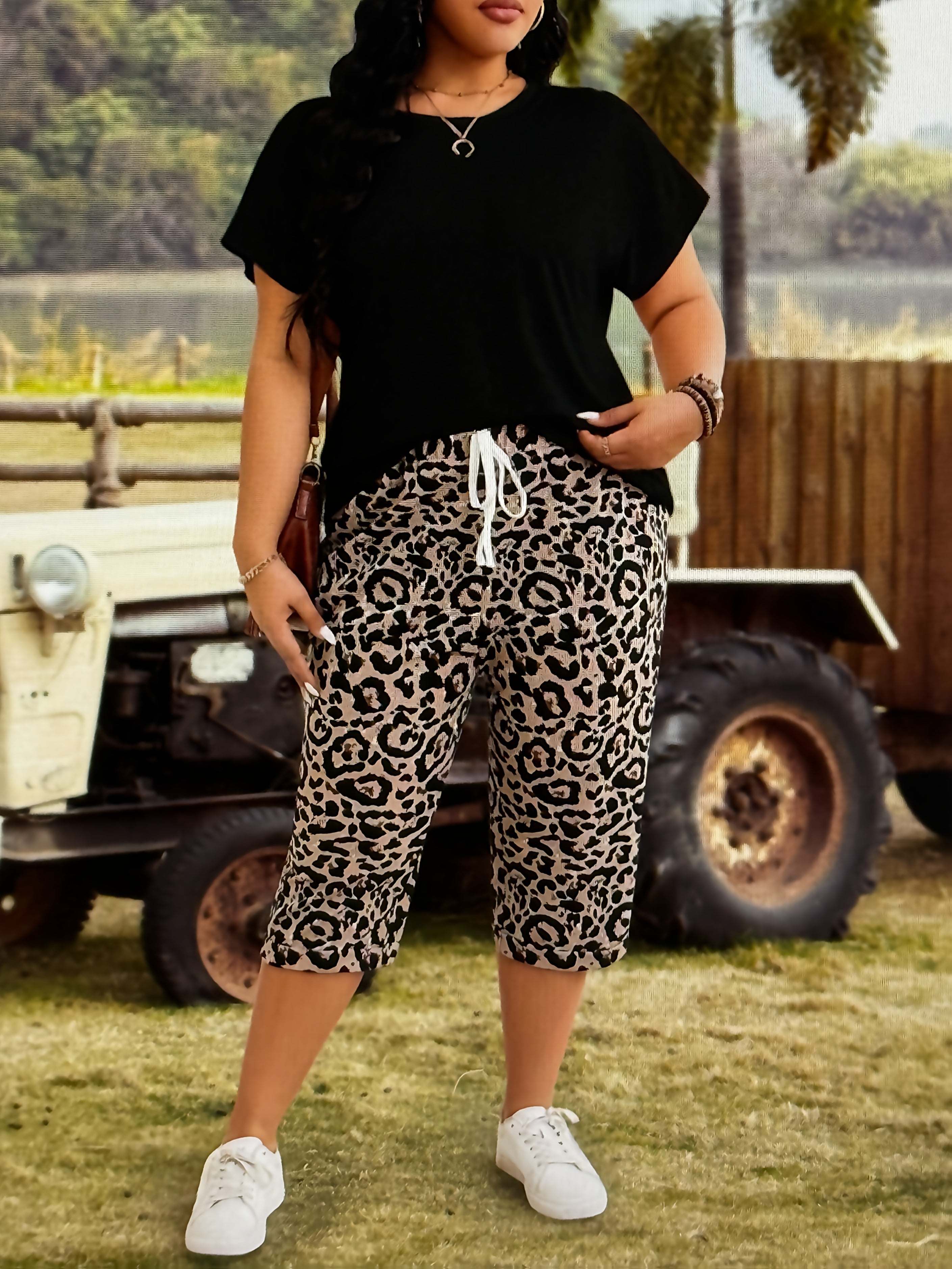 Plus Size Women's Matching Top and Pants Set with Round Neck Short Sleeves