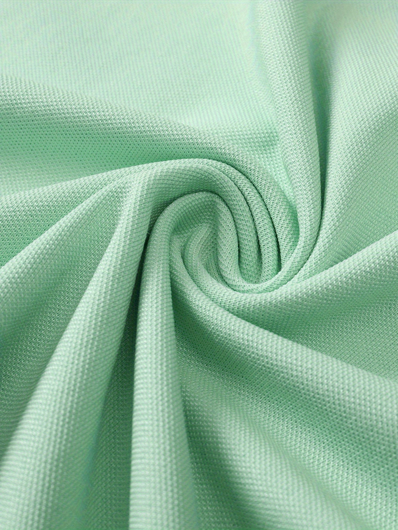 Yangi issiq sotilayotgan khaki rangli, pushti moda ko'ylak, qisqa yenglari va qaytma uslubi bilan, yetuk erkaklar uchun mos. Bosma dizayni va mikro-qulay matosi bilan, ochiq havoda kiyish uchun mukammal.