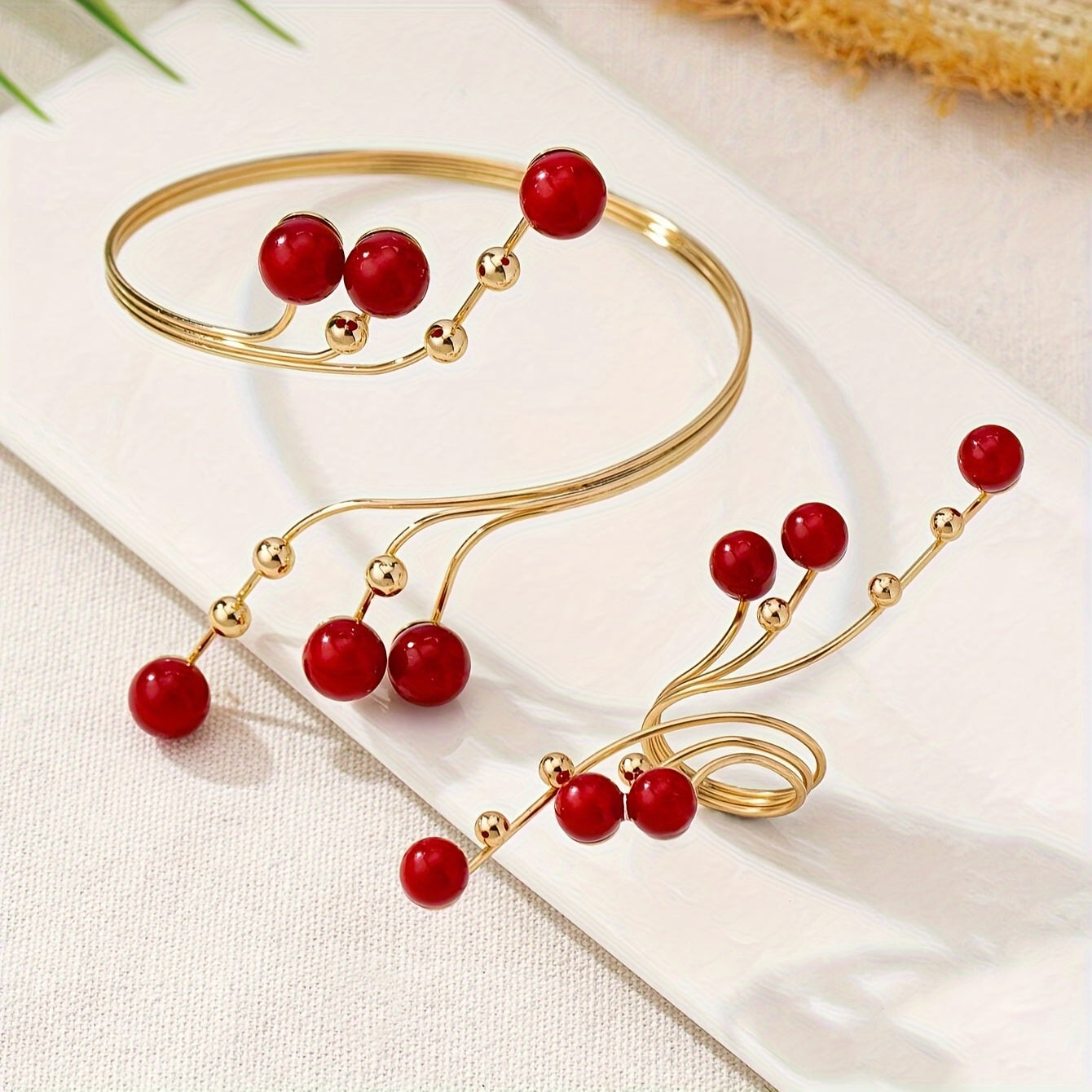 Стильный 2-частный набор украшений для рук для женщин - элегантный креативный дизайн с использованием железной цепи, золотистым покрытием, жемчугом и бусинами - универсальный комплект браслет и кольцо, идеально подходящий для повседневной носки и подарков