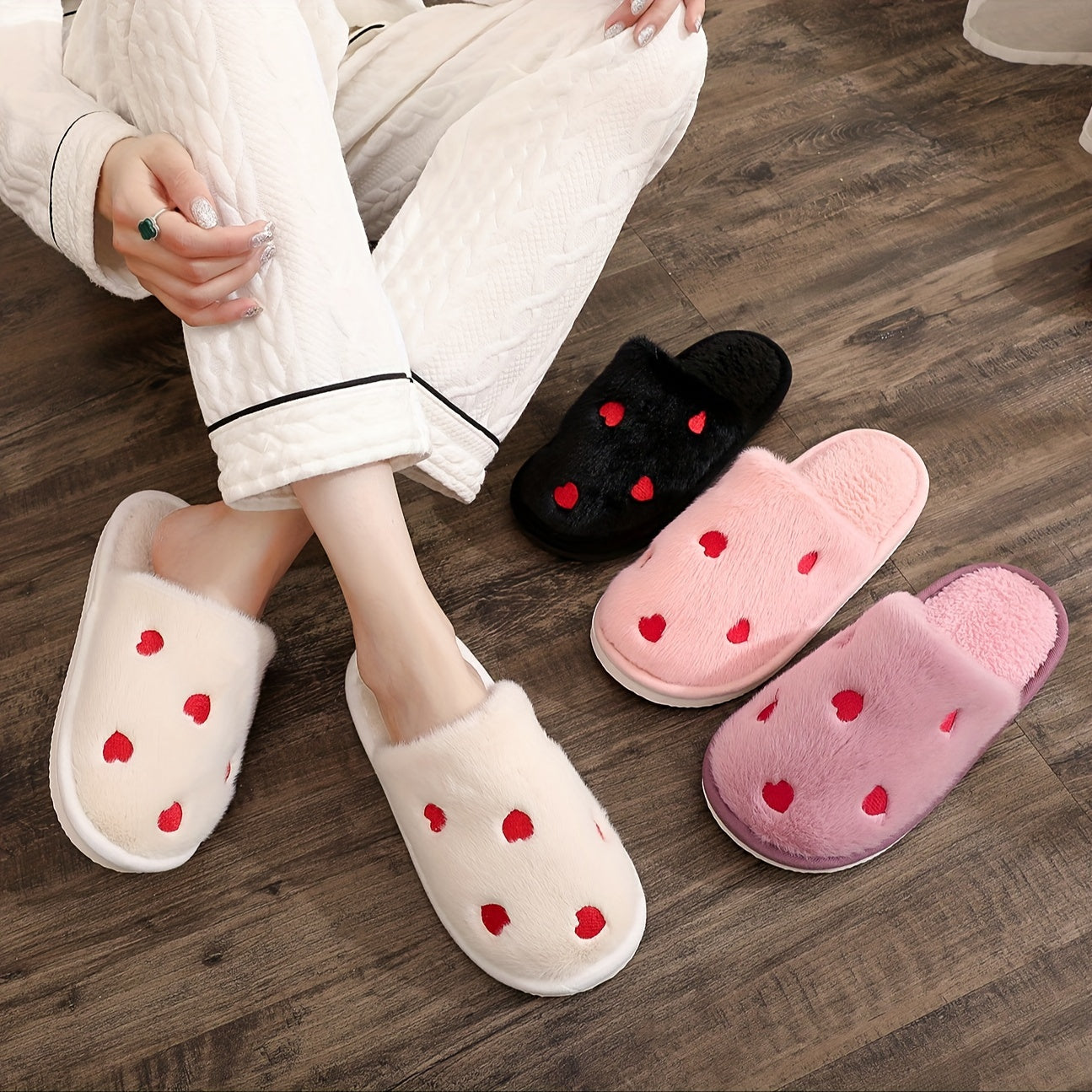 Zapatillas de tela con patrón de corazón para mujer, cómodas para interiores, de temporada y con diseño de deslizamiento