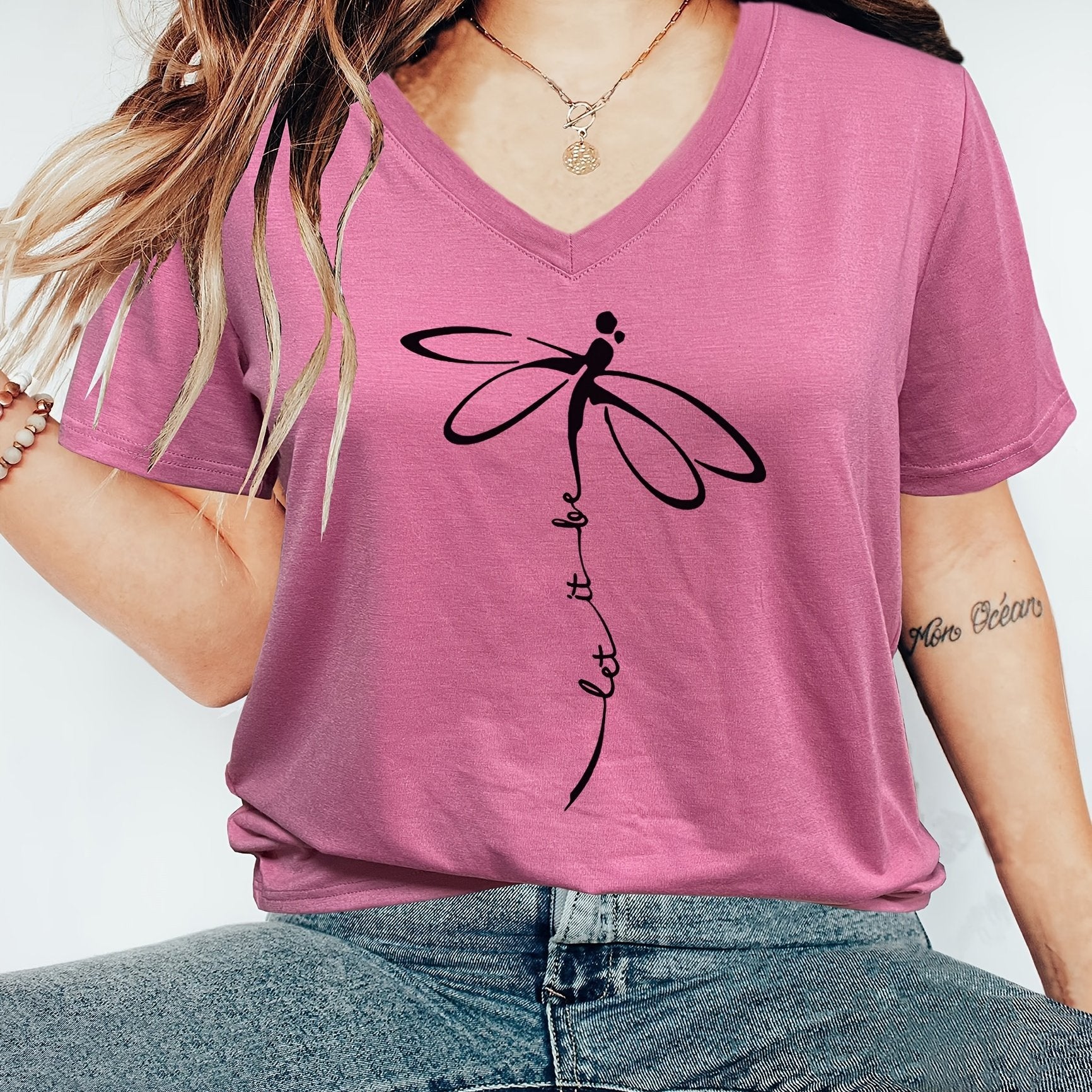 Camiseta de manga corta con estampado gráfico casual para tallas grandes de mujer con escote en V