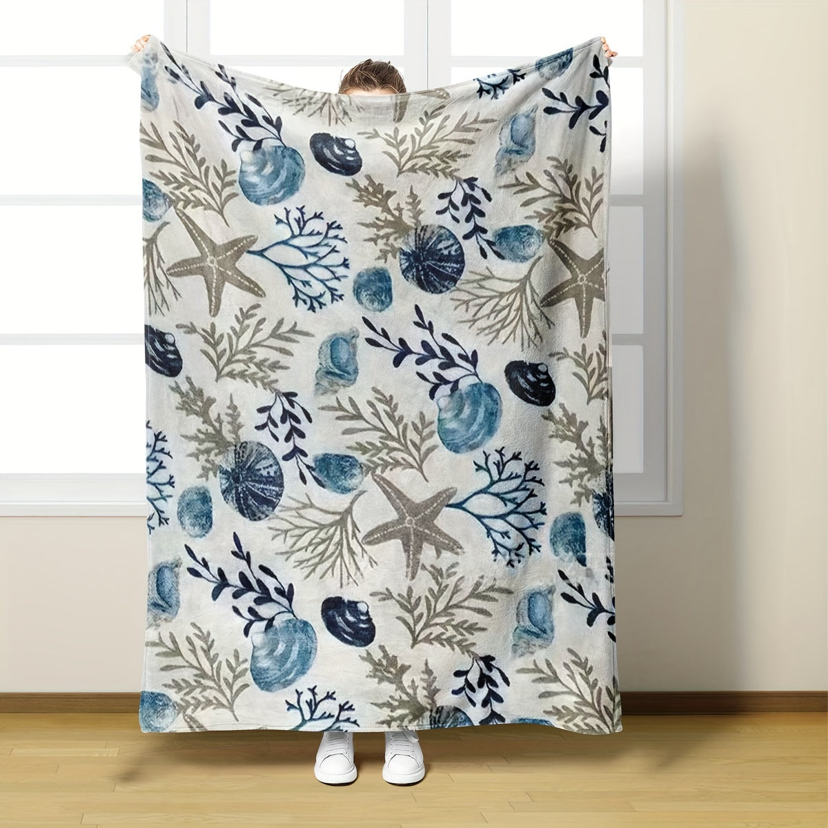 Floral Fleece Throw Blanket Soft Knitted Polyester for All Seasons Indoor Outdoor
