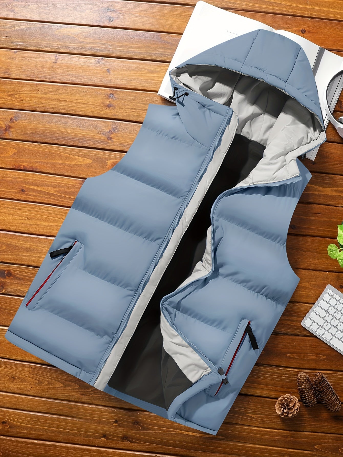 Erkaklar uchun zaytun yashil kapüşonli jilet, fermuarlı cho'ntaklar bilan, yengsiz, mashinada yuvish mumkin bo'lgan polyester, kuz/qish uchun ideal.