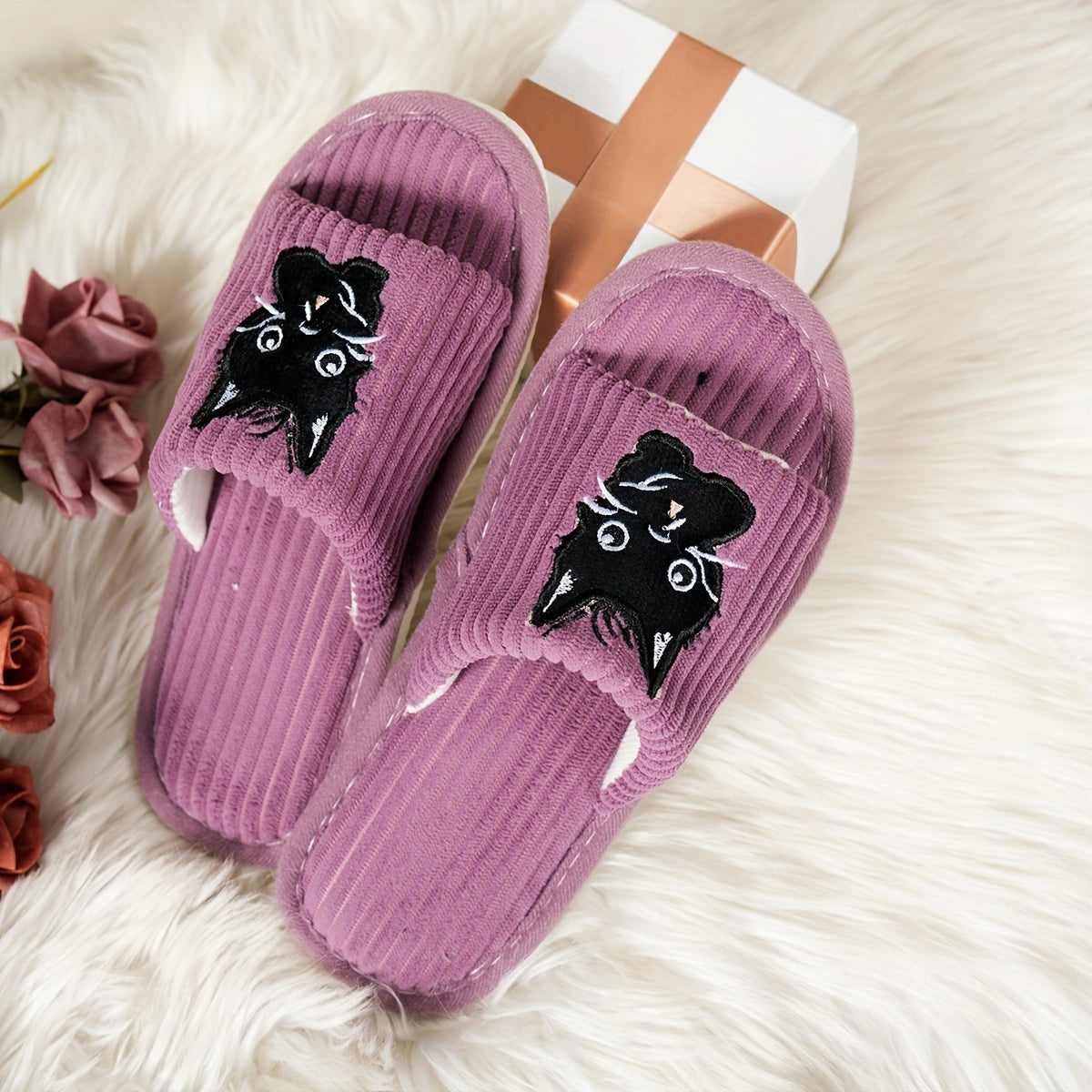 Ayollar uchun mushuk tasviri bilan yopiladigan yopiladigan ichki poyabzal, ochiq barmoqli yumshoq mato ichki poyabzal