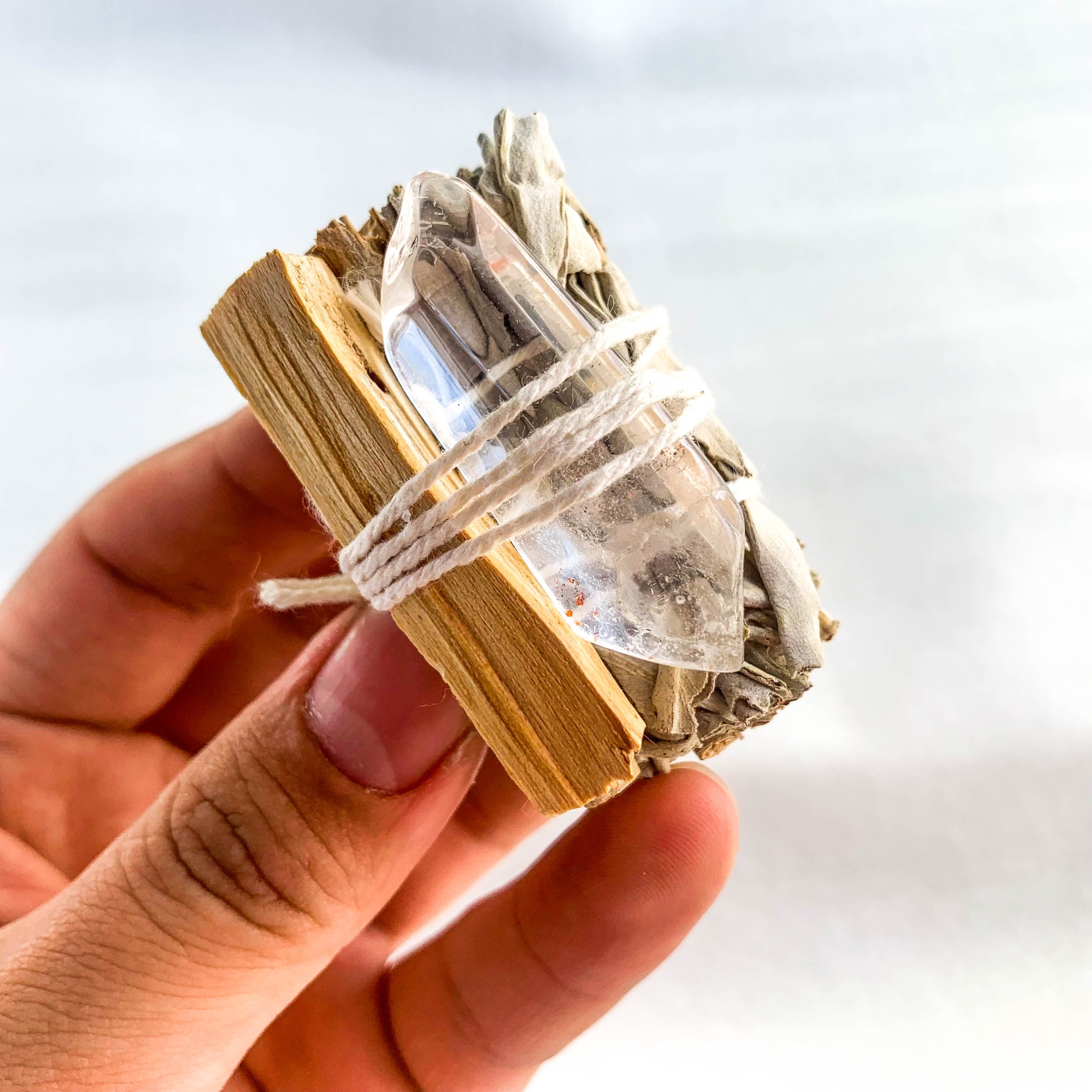 Conjunto de varita de limpieza energética de cristal de roca natural con varita de amatista, selenita y salvia blanca