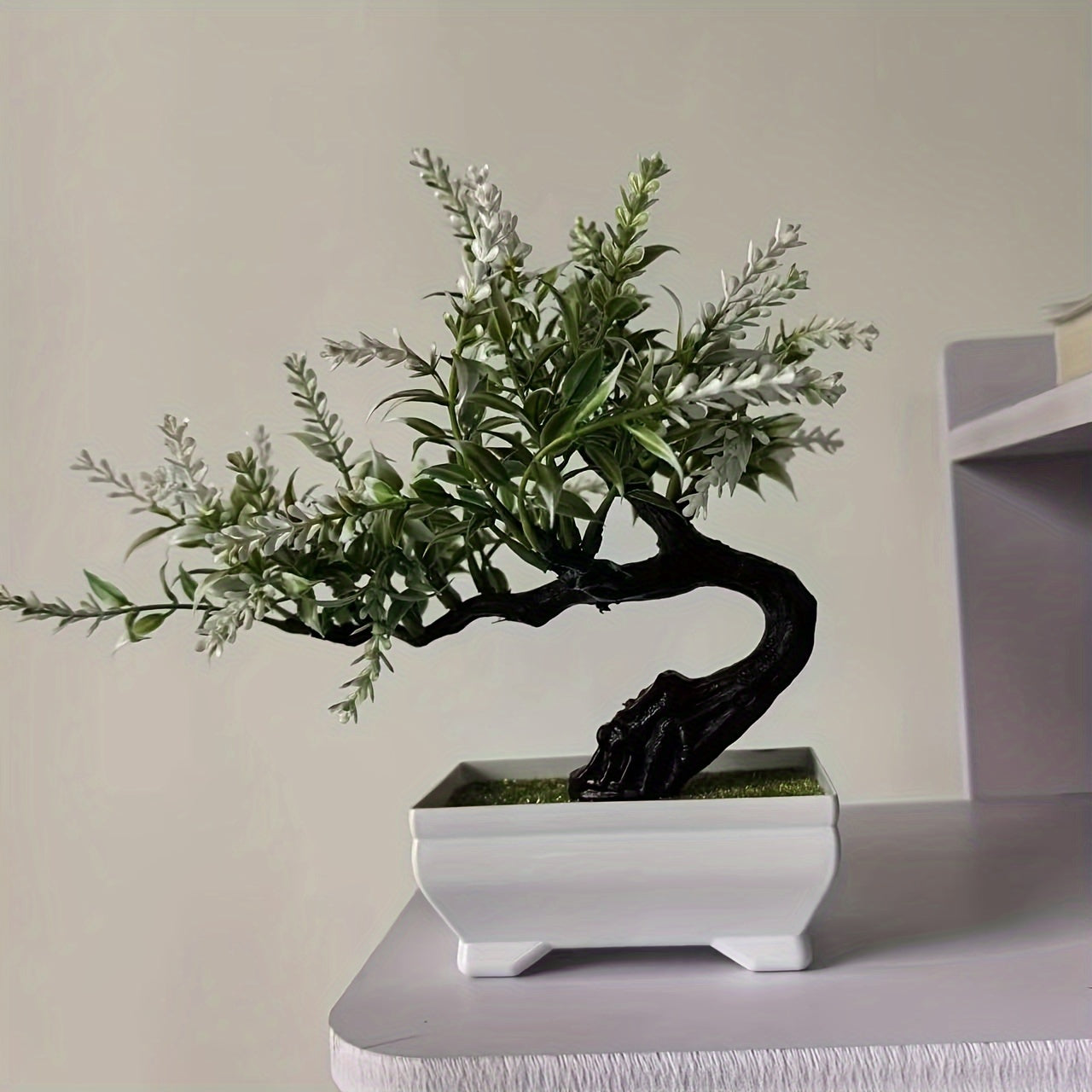 Uy dekoratsiyasi va tadbirlar uchun oq potda sun'iy bonsai daraxti