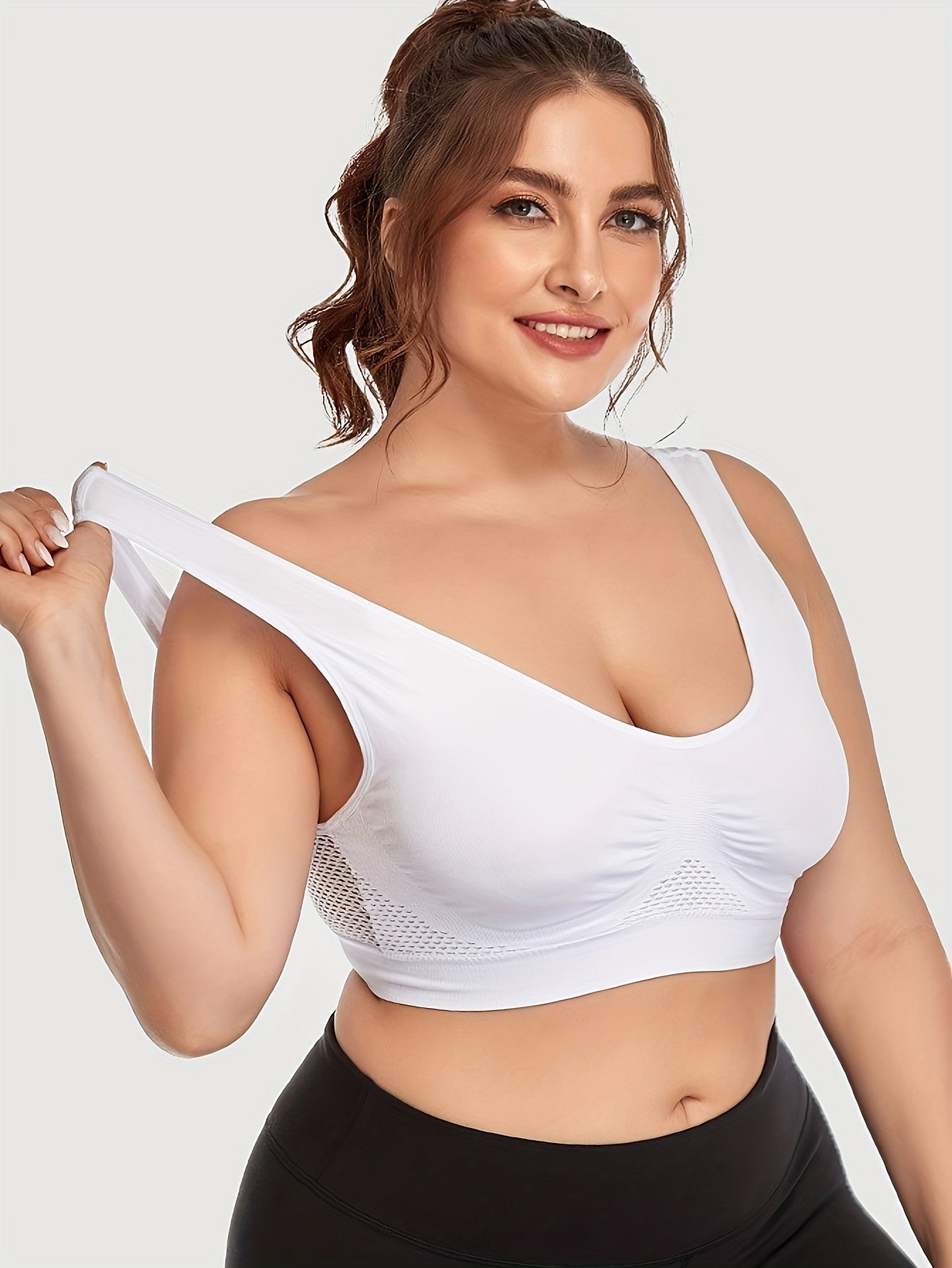 Plus-Size Women's Breathable Mesh Yoga Bra Solid Color Hollow Design