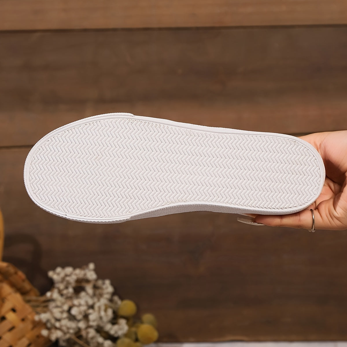 Women's Casual Flat Shoes with Laces Suitable for Outdoors