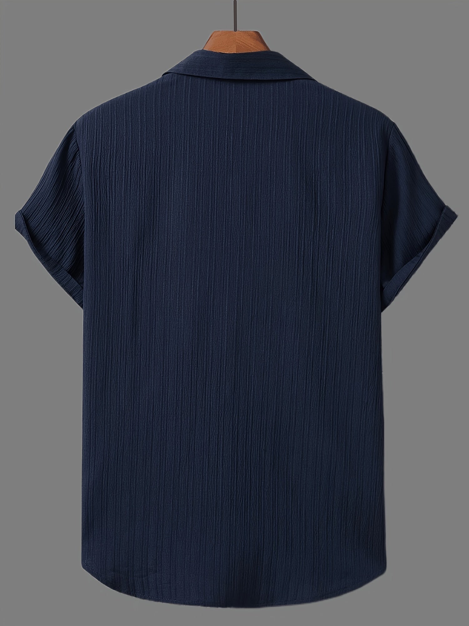 Yengil 95% polyester va 5% spandeks aralashmasidan tayyorlangan, yengil, tasodifiy chiziqli qisqa yengli ko'ylak, yengil yenglar, tugma tafsilotlari va o'smirlar va kattalar uchun oddiy moslik bilan. Ko'p maqsadli yozgi.