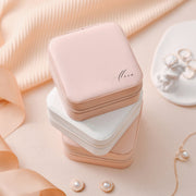 Персонализированная кожаная шкатулка для украшений для ожерелий и серег, компактный органайзер для путешествий и подарков