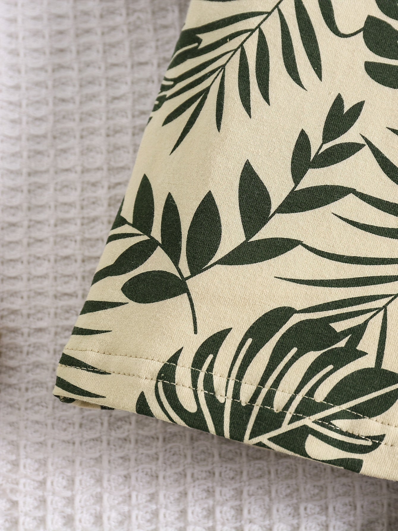 O'g'il bolalar uchun paxta bargi bosma kundalik kiyimlari, qisqa qo'lli T-shirt va chizilgan shortlar, bahor va yoz uchun