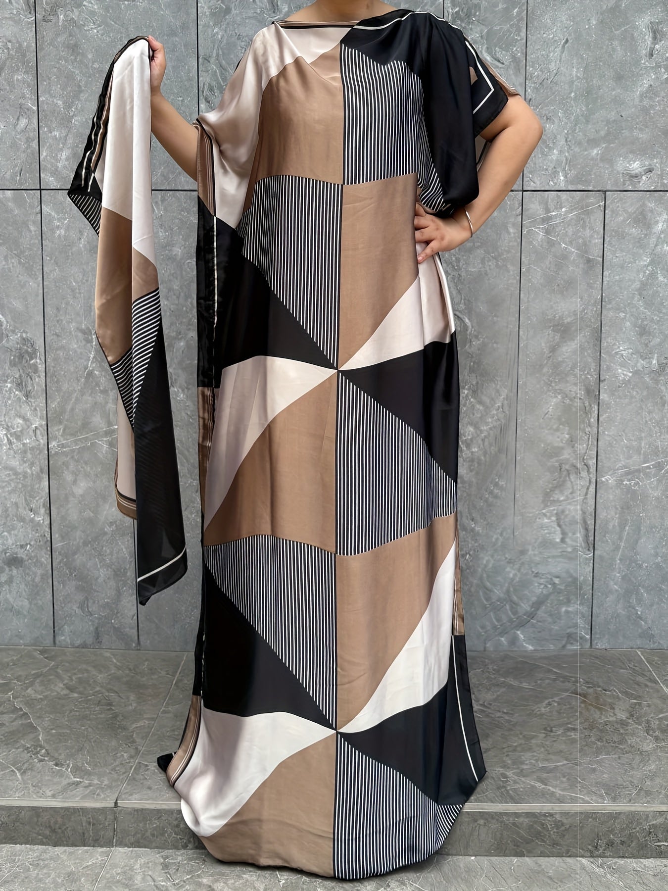 Ayollar uchun katta o'lchamli geometriya naqshli kaftan kiyi, qisqa qo'lli, yozgi, kundalik, bej, qora, oq