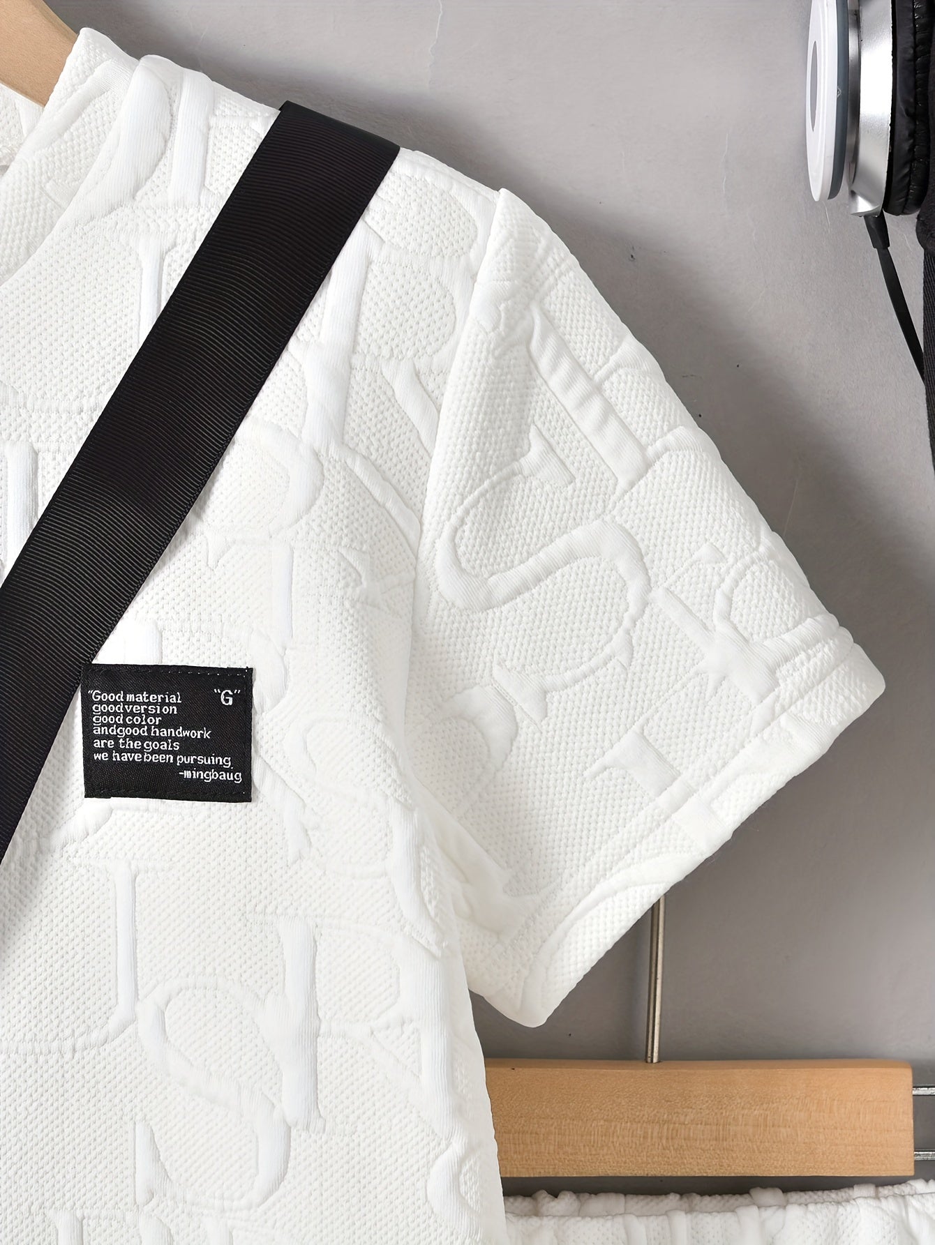 Conjunto de camiseta y pantalones cortos de verano con jacquard del alfabeto para niño