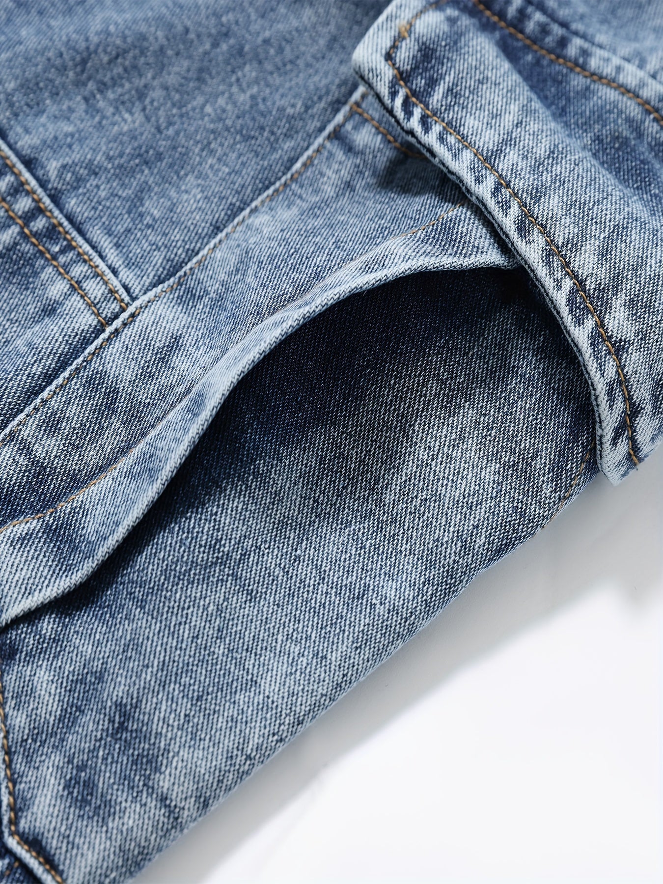 Vintage yuvilgan denim yuk shimlari, keng kesim, o'rta bel elastik bel, ko'p cho'ntakli zip-fly, ko'cha uslubi. Tashqi foydalanish uchun cho'zilmaydigan paxta, polyester, viskoza matosidan tayyorlangan.