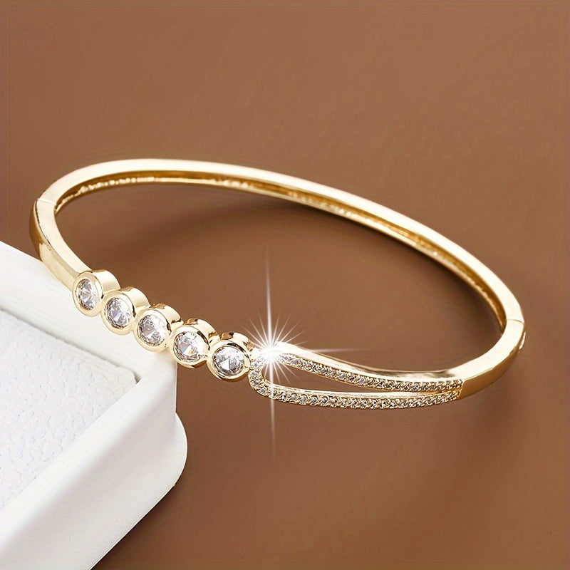 Women's Bracelet with Zirconia Bead Ring Clasp and Circular Design