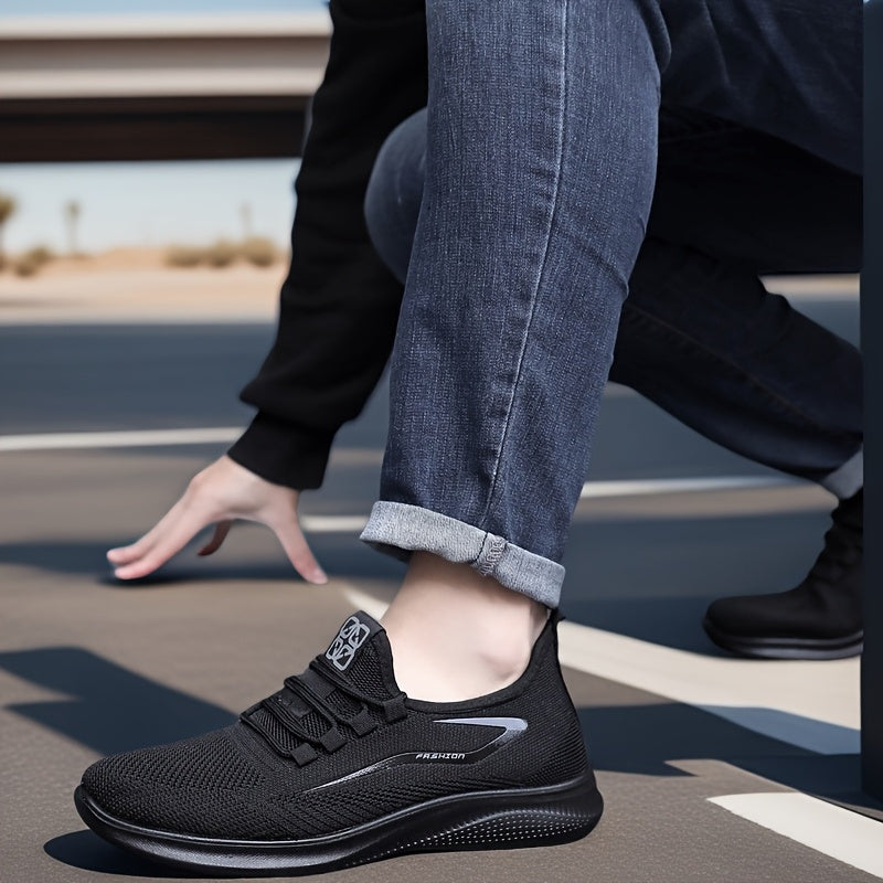 Erkaklar uchun nafas oladigan to'r bilan, bog'ichli, yumshoq mato ustki qismi, dumaloq barmoq, engil dizayn. Bahor/yoz norasmiy kiyimlari va qulay poyabzal uchun ideal.