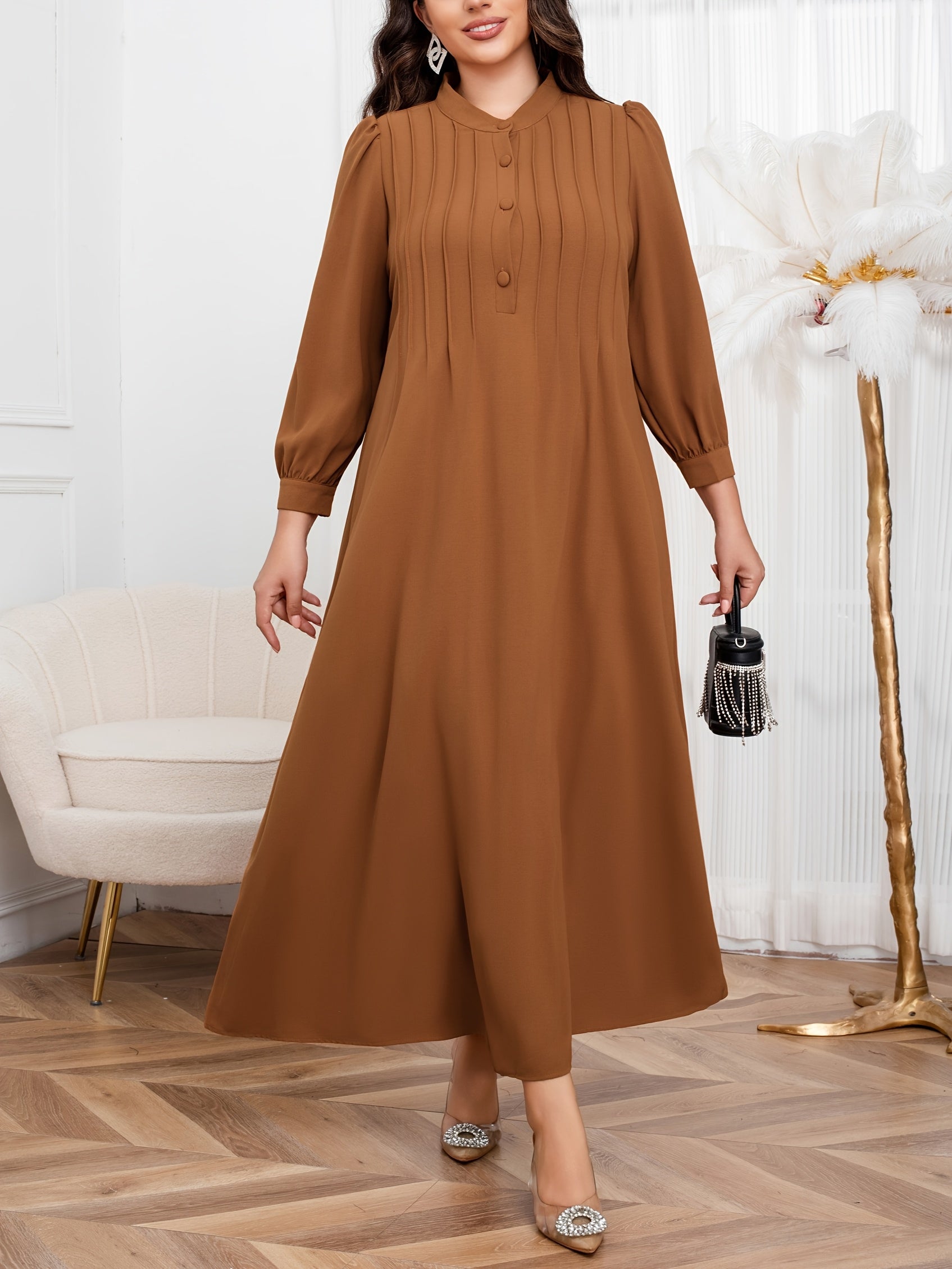 Plus o'lchamli uzun ko'ylak, jigarrang, erkin fit, oqimli, kuz-qish mavsumiga mos