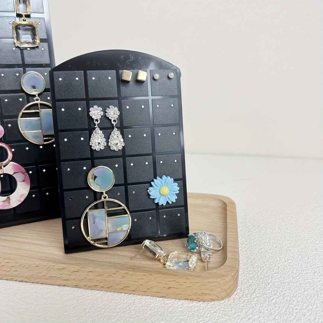 Akril zargarlik buyumlarini tashkil etuvchi, 72 ta quloq sirti teshikli saqlash qismi bilan ko'rsatkich