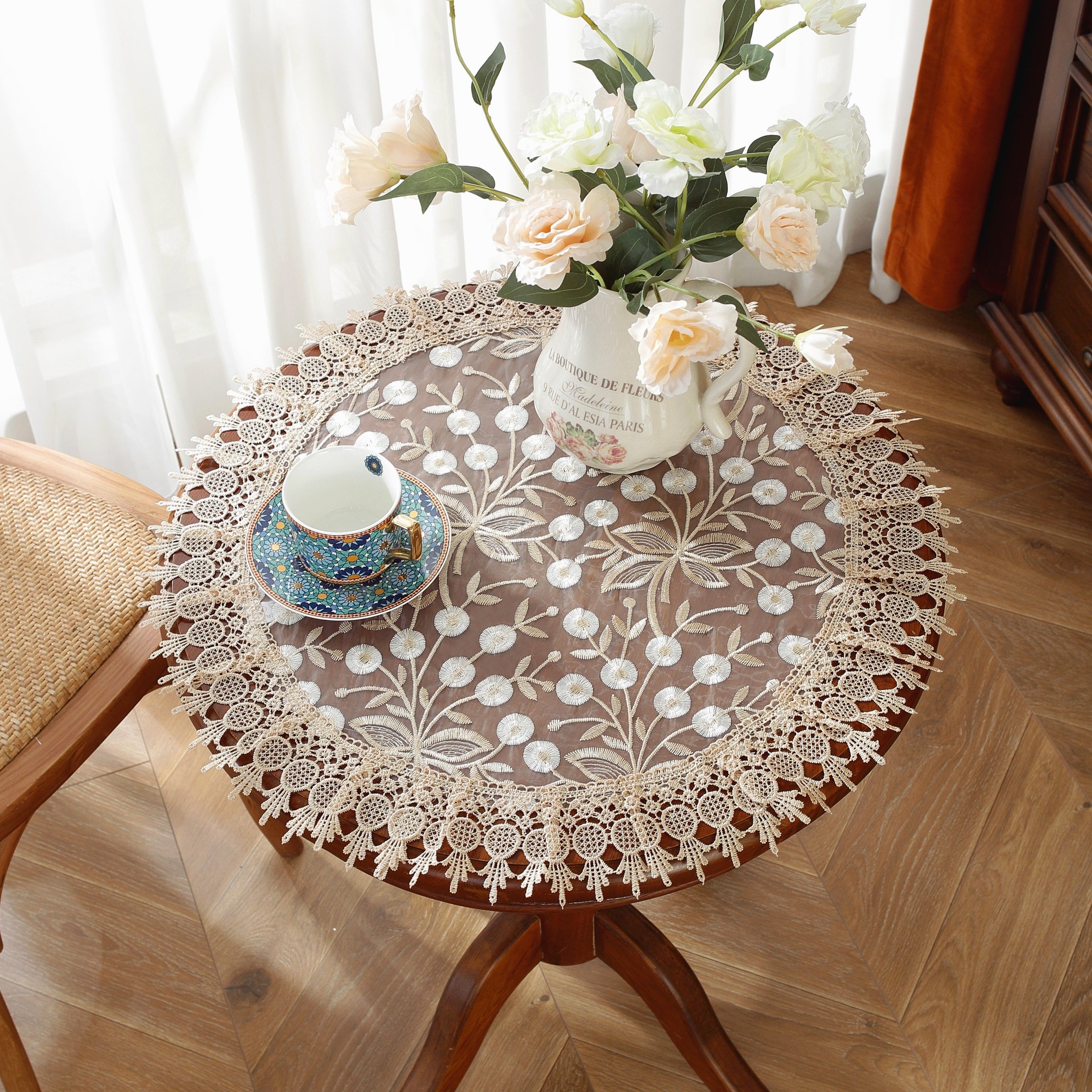 Individual de mesa de satén jacquard de poliéster grande y redondo con encaje bordado para mesa de comedor