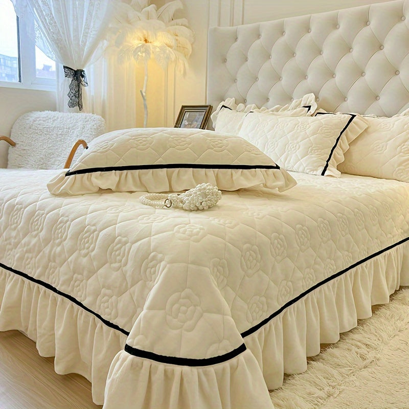 Ultra-Soft Milk Velvet Quilted Bedspread with Lace Detailing Hypoallergenic Breathable Solid Color Black Piping