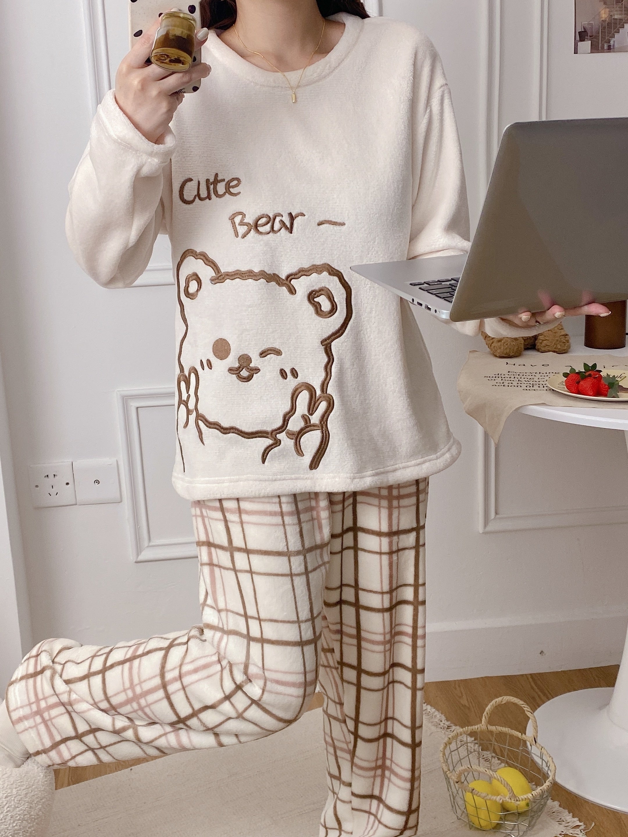 Conjunto de pijama de felpa para mujer con patrón de dibujos animados y letras para adolescentes en otoño e invierno