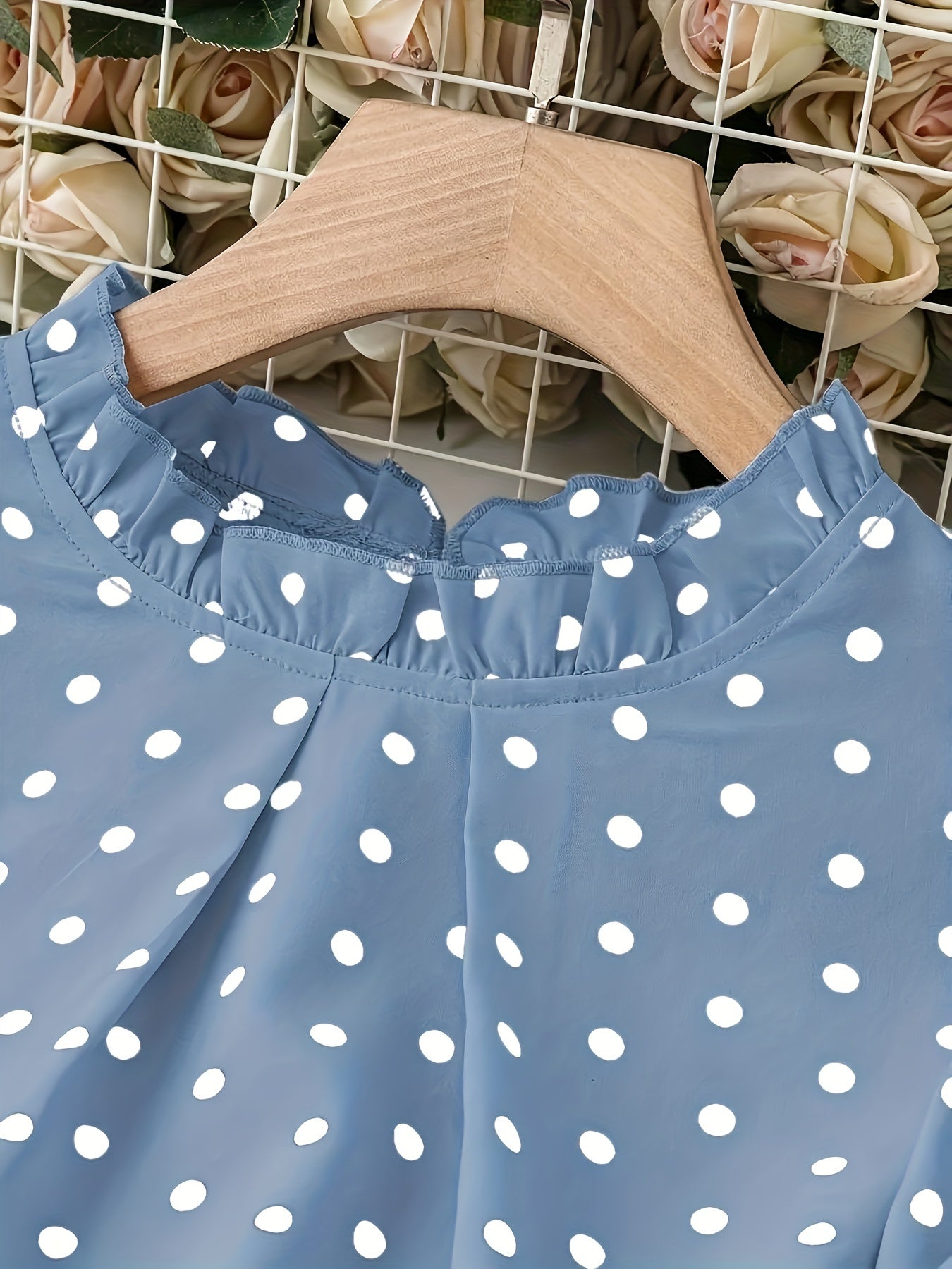 Katta o'lchamdagi polka nuqtali bluzka, shirrali manjetlar, krujka bo'yin va uzun yenglar bilan, bahor va kuz uchun, ayollar uchun katta o'lchamdagi kiyimlar.