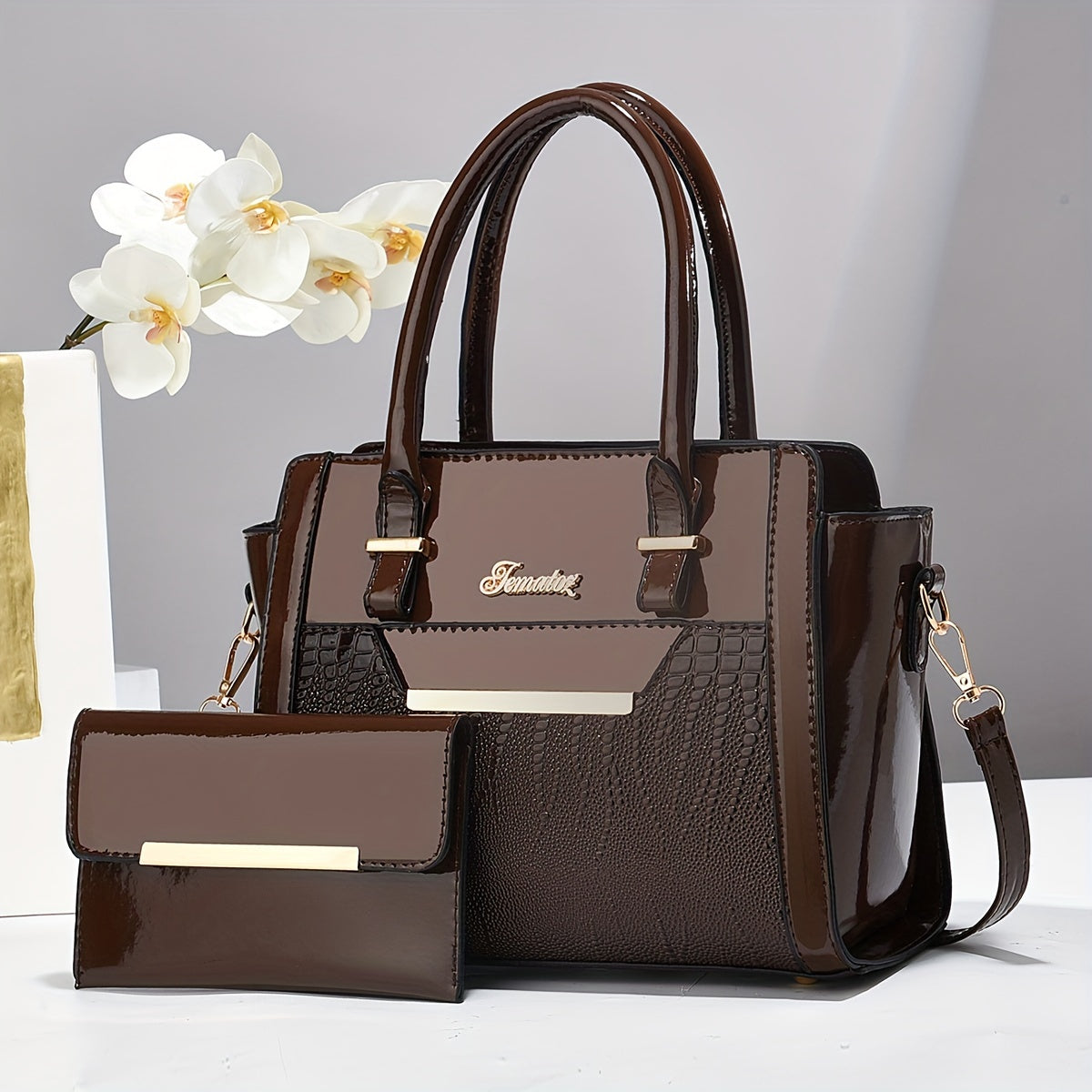 Ayollar uchun katta sig'imli, yaltirab turuvchi ikkita to'plam sumka, krokodil naqshi, yelka yoki kesma foydalanish uchun mos. Ishga borish, tug'ilgan kunlar, uchrashuvlar, biznes uchrashuvlari, norasmiy tadbirlar uchun mukammal.