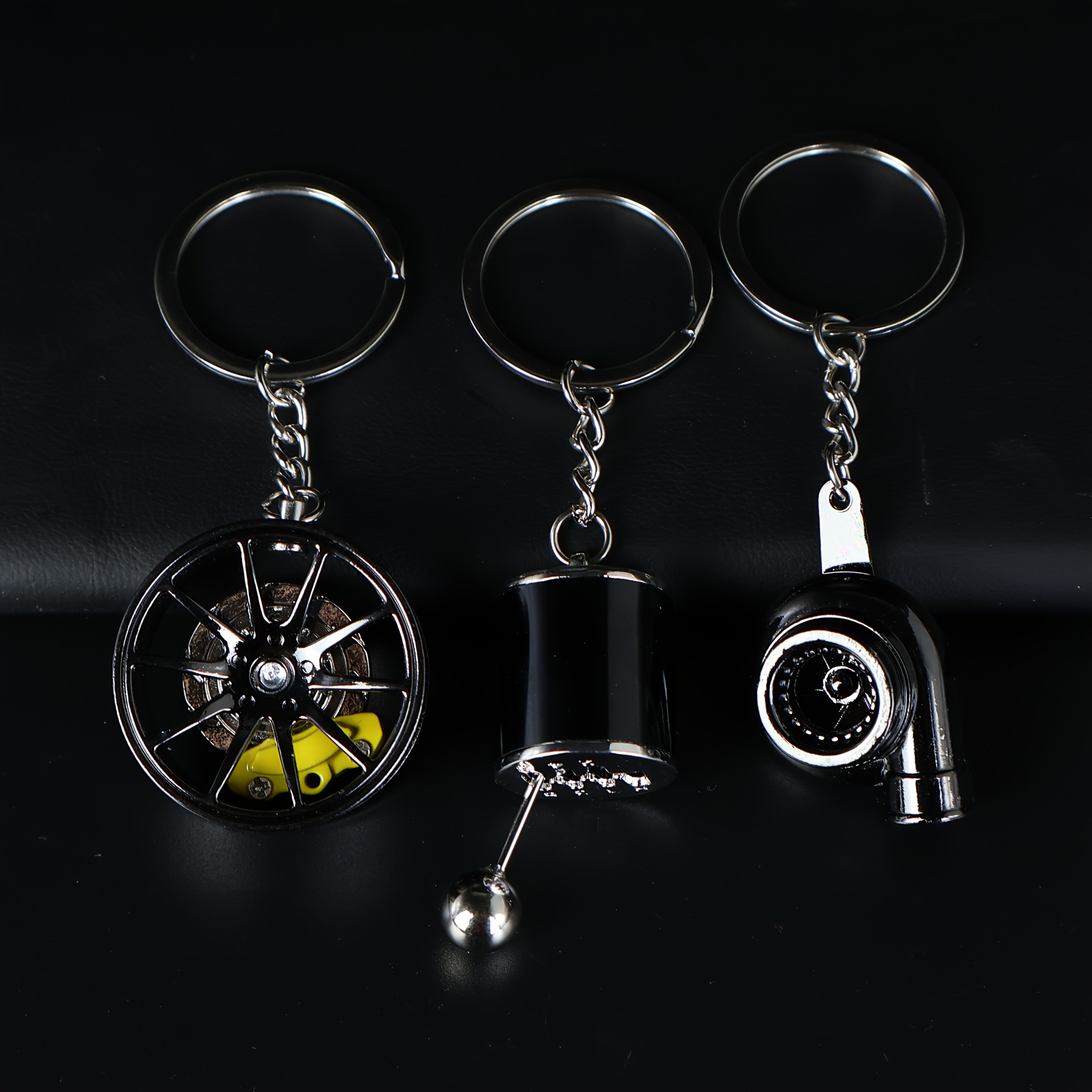 Car Enthusiasts 360° Rotating Car Keychain Pendant Creative Gift Set