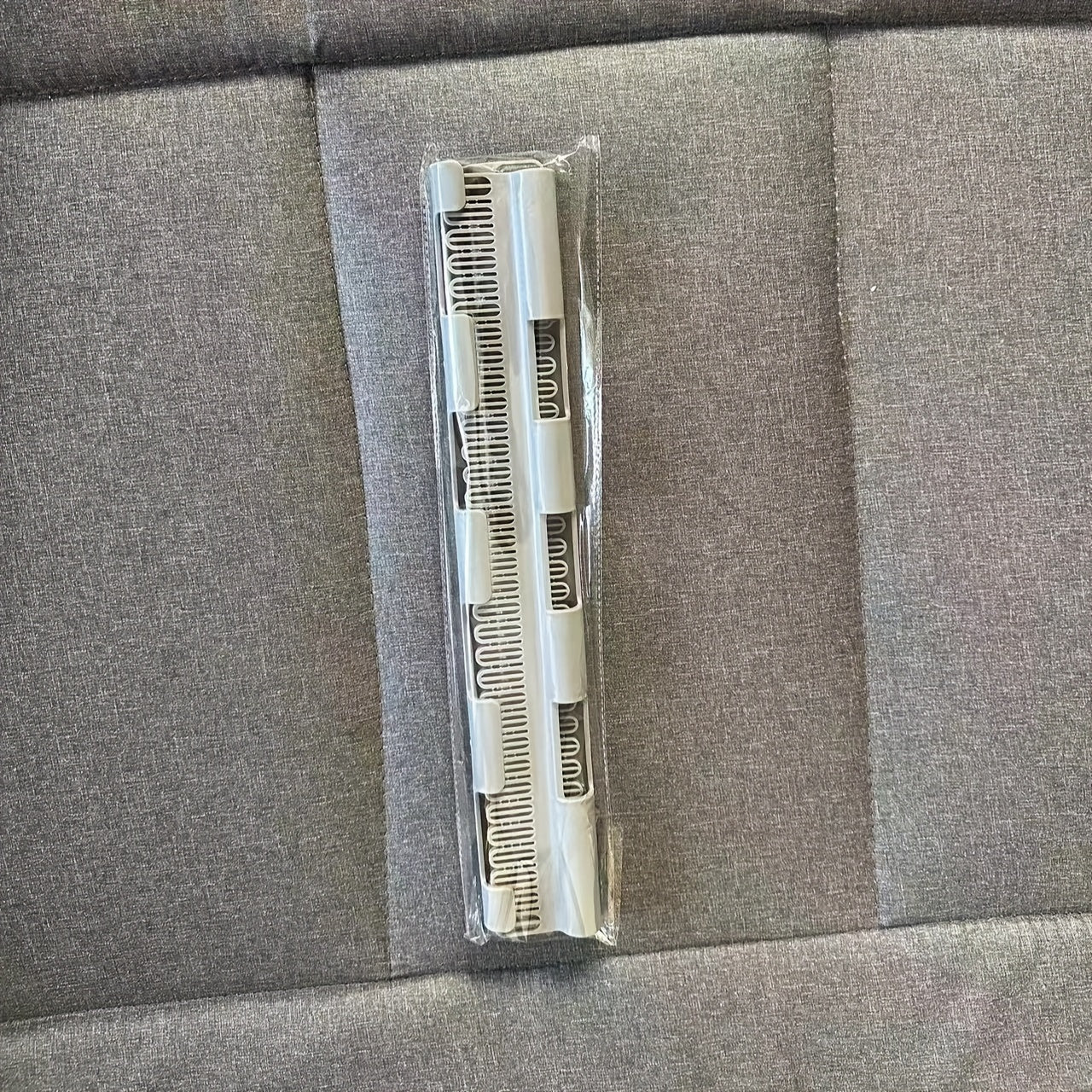 Windproof sock quritgich uchun quruq joylar bilan plastik tutqichlar va kliplar bilan to'plam, paypoq va kichik buyumlar uchun kiyim tutqichlari, 2 ta paket