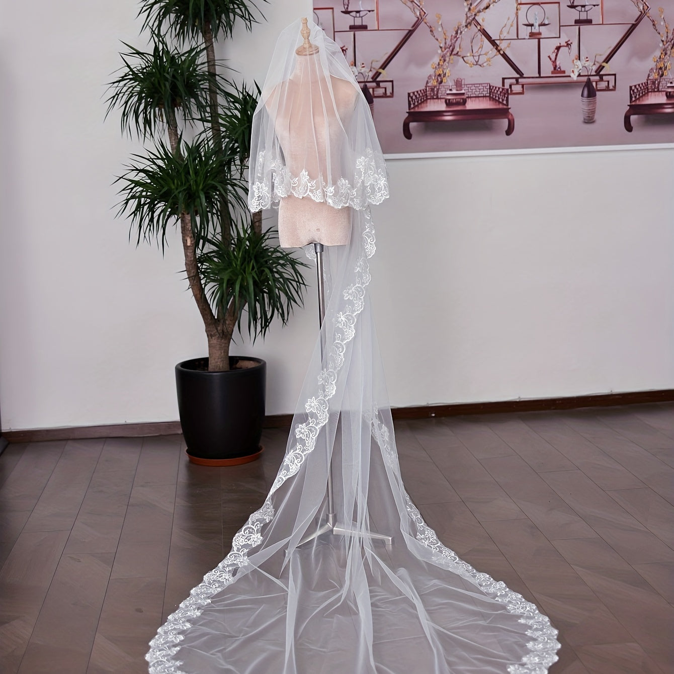 Bridal Veil with Floral Design and Lace Trim for Weddings and Proms
