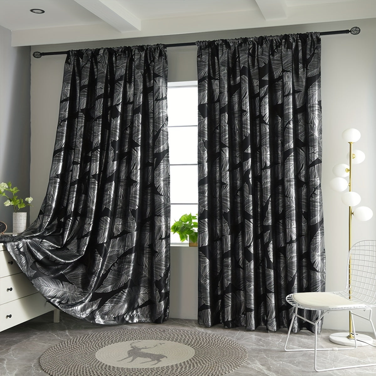 Yashash xonasi, yotoqxona, oshxona uchun qora va kumush barg naqshli qorovul pardalari