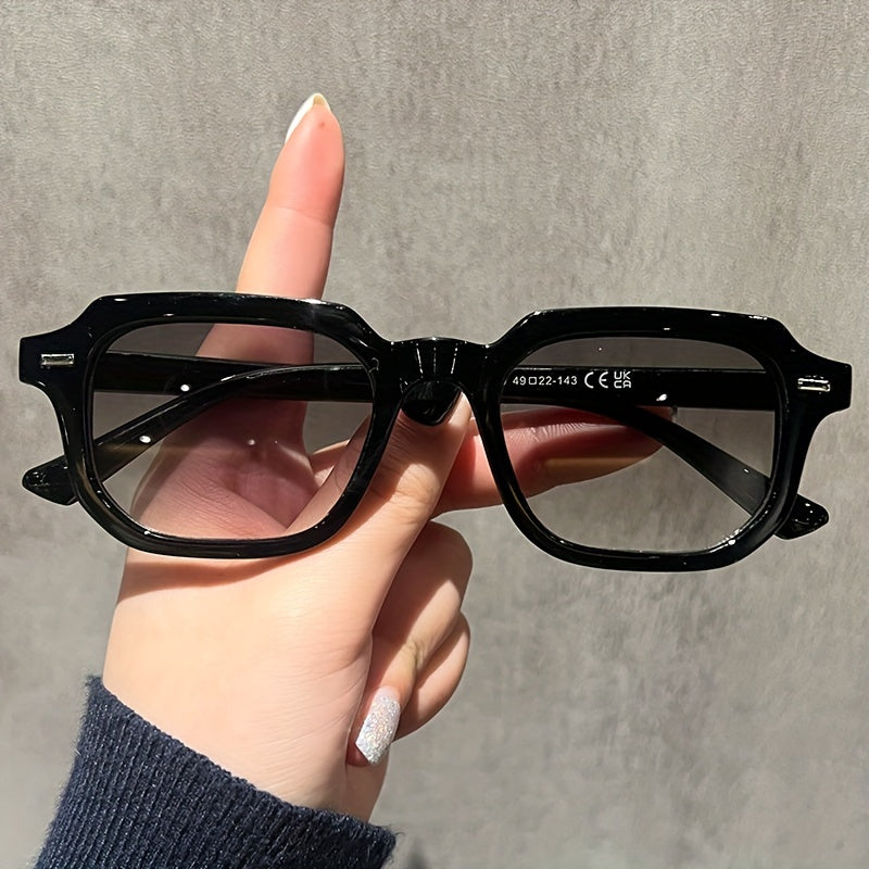 Katta kvadrat moda quyoshdan himoyalovchi ko‘zoynaklar ayollar uchun retro ko‘cha uslubi bilan metall g‘iloflar bilan