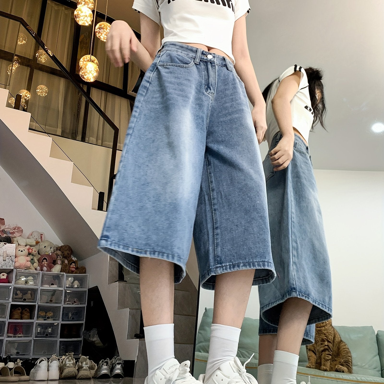 Ayollar uchun yuqori belli denim shortlar, tugmachali, to'g'ri oyoq va ozgina cho'ziladigan, bahor/yaz uchun mukammal.