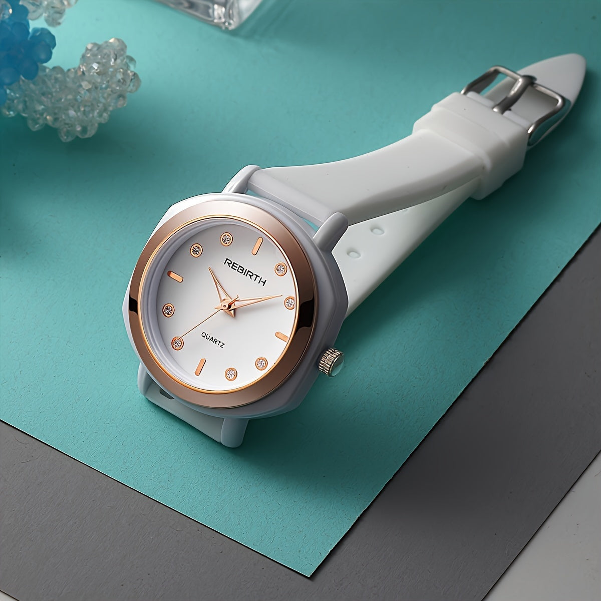 Ayollar uchun kichik kvarts soat, chiroyli silika jel strap va nafis dizayn bilan
