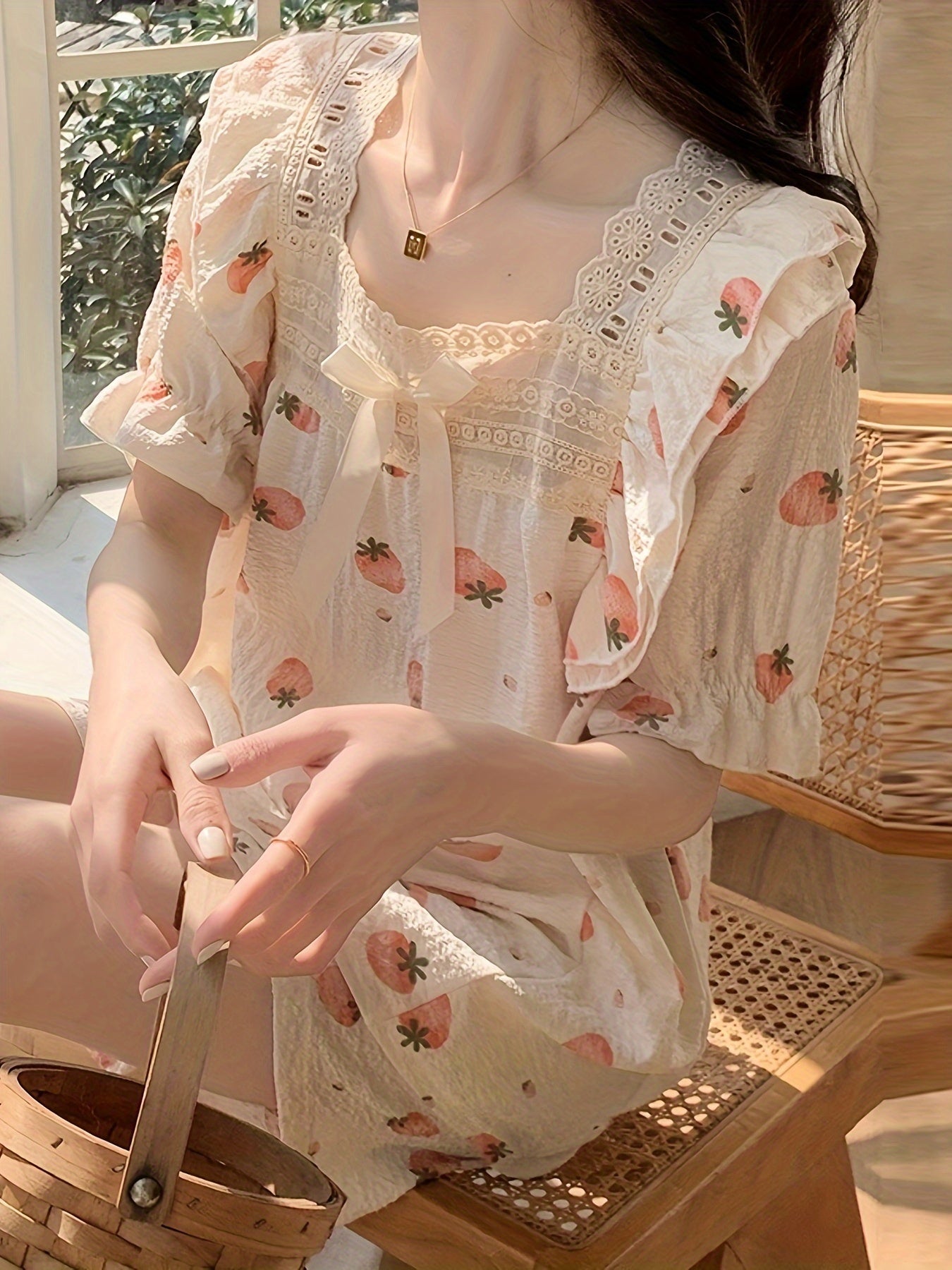 Conjunto de pijama de verano para mujer con top de manga corta y pantalones cortos con estampado de fresas y flores de poliéster sueño