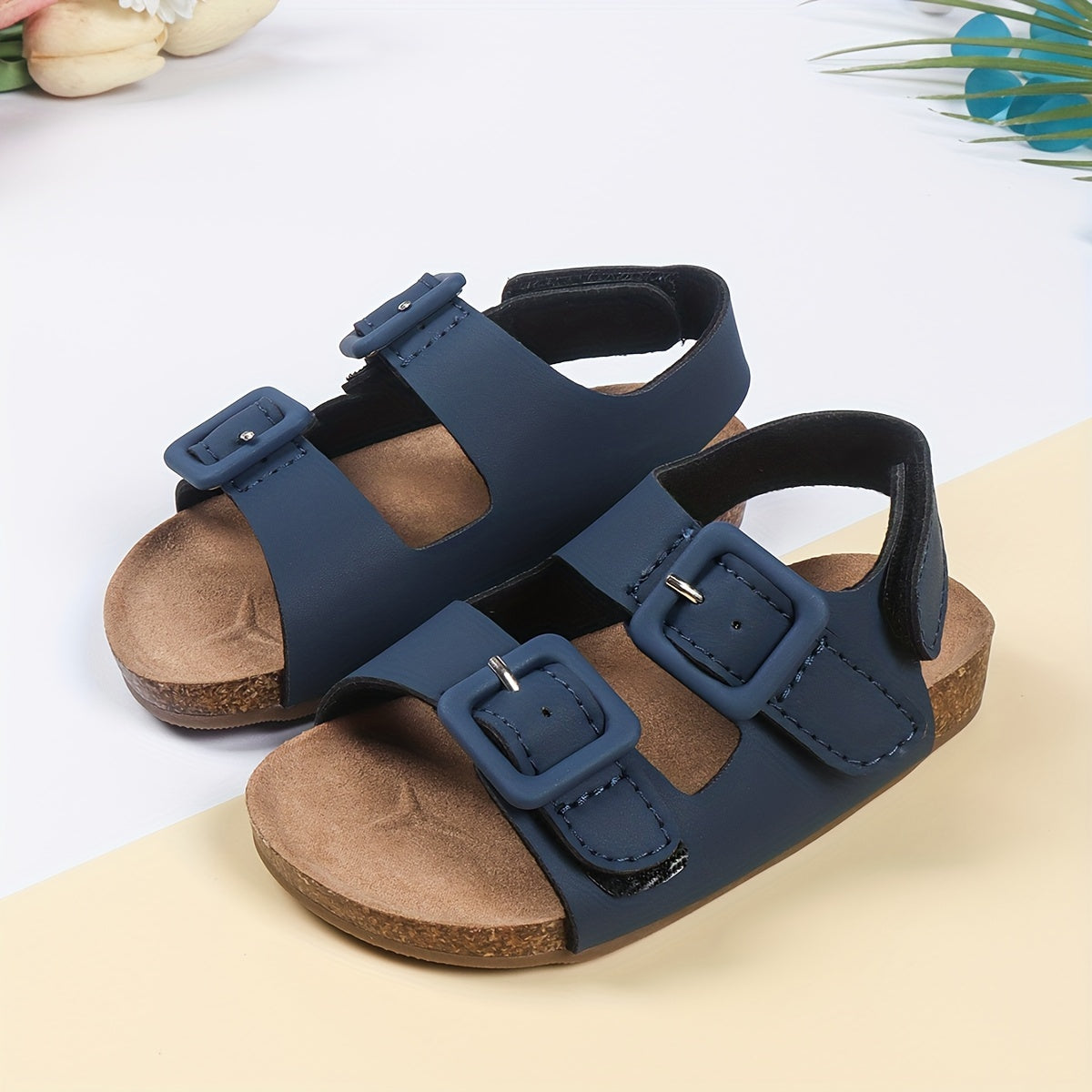 "Modali yoshlar uchun har qanday kiyimga mos keladigan, o'lchami sozlanadigan, qulay taglik va yumshoq yuqori qismi bilan harbiy yashil, qora, kulrang, bej, qorong'u ko'k, yer sariq va jigarrang ranglarda."