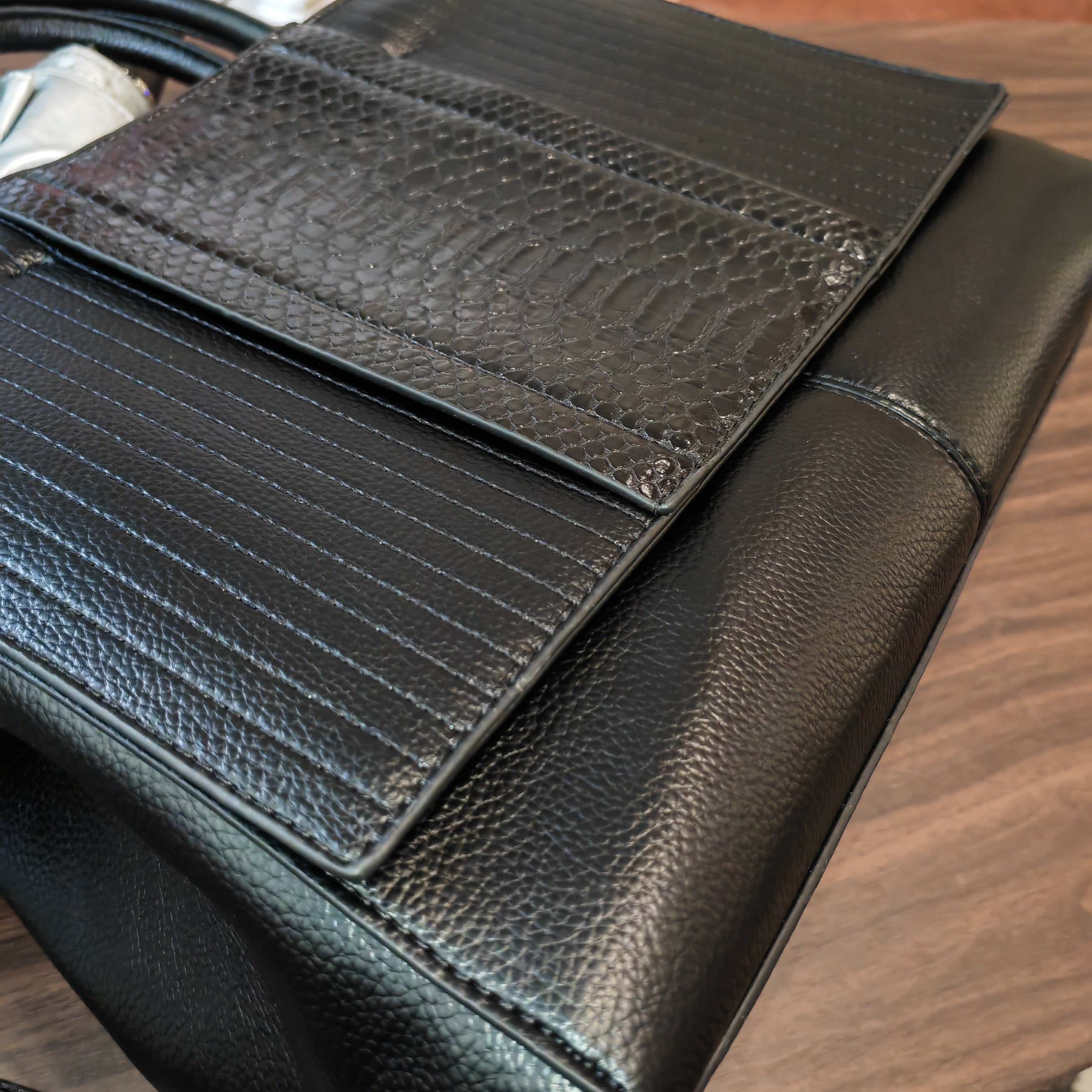 Black Crocodile Pattern Tote Bag for Women with Chain Straps and Detachable Shoulder Strap