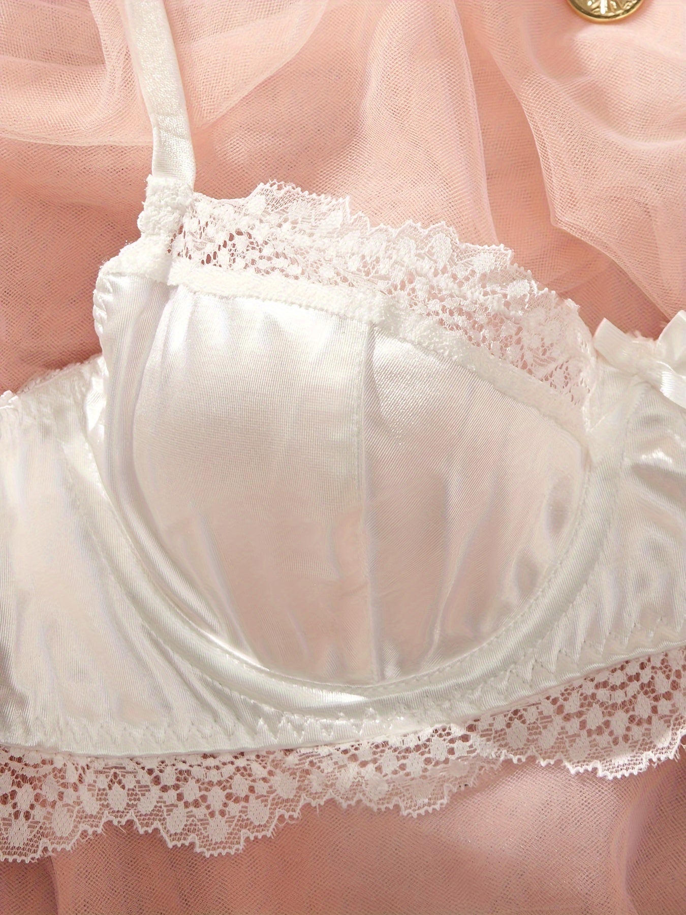 Ayollar uchun jozibali ichki kiyim to'plami