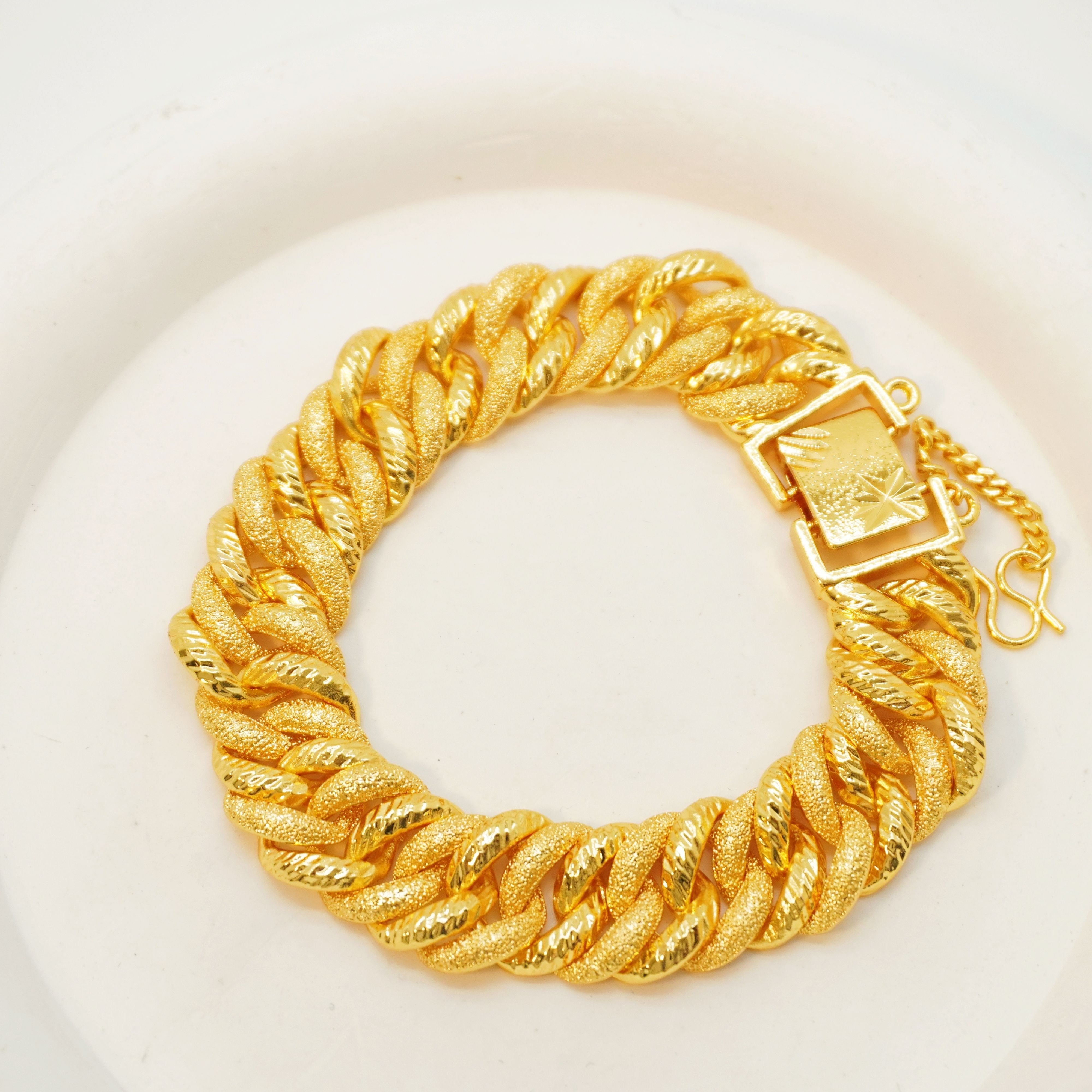 Роскошный браслет в винтажном стиле - позолоченная медь 24К, массивный цепочный дизайн с текстурными резьбами, элегантные женские украшения для повседневной носки, свадеб или подарков на Рамадан, универсальный аксессуар для любого сезона.