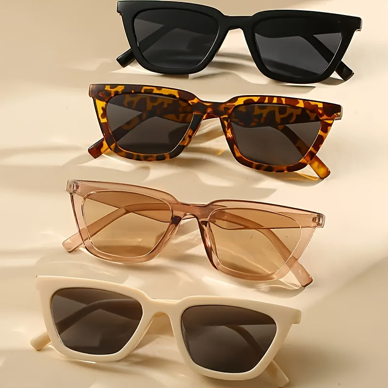 Zamonaviy moda ko'zoynaklari kichik kvadrat ramkalar va shaffof leopard naqshli dizayn bilan. Ko'cha uslubi va moda ixlosmandlari uchun ideal.